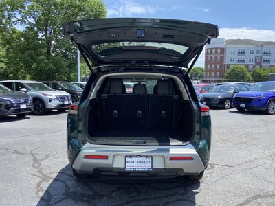 2022 Nissan Pathfinder SL