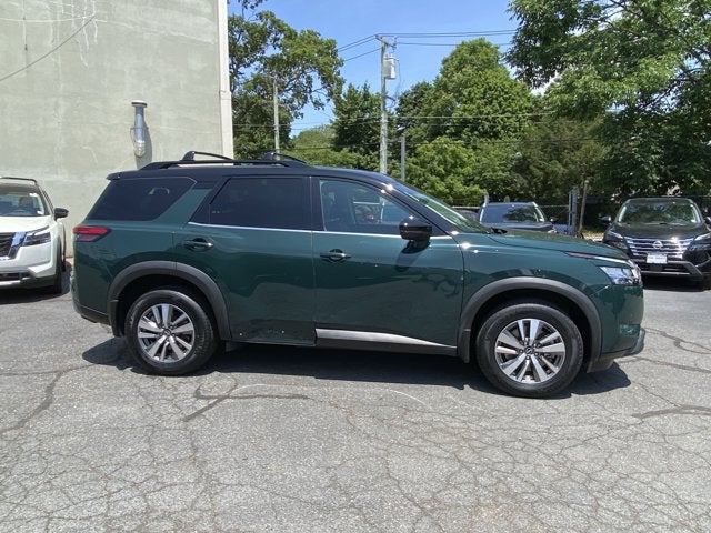 2022 Nissan Pathfinder SL