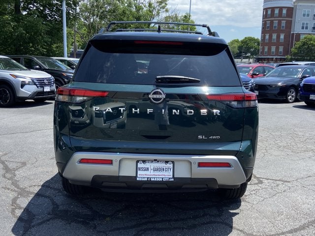 2022 Nissan Pathfinder SL