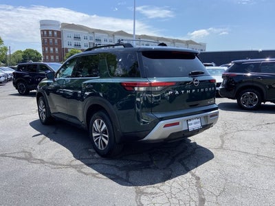 2022 Nissan Pathfinder SL