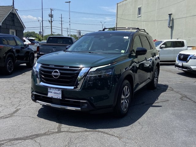 2022 Nissan Pathfinder SL