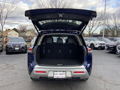 2025 Nissan Pathfinder SL