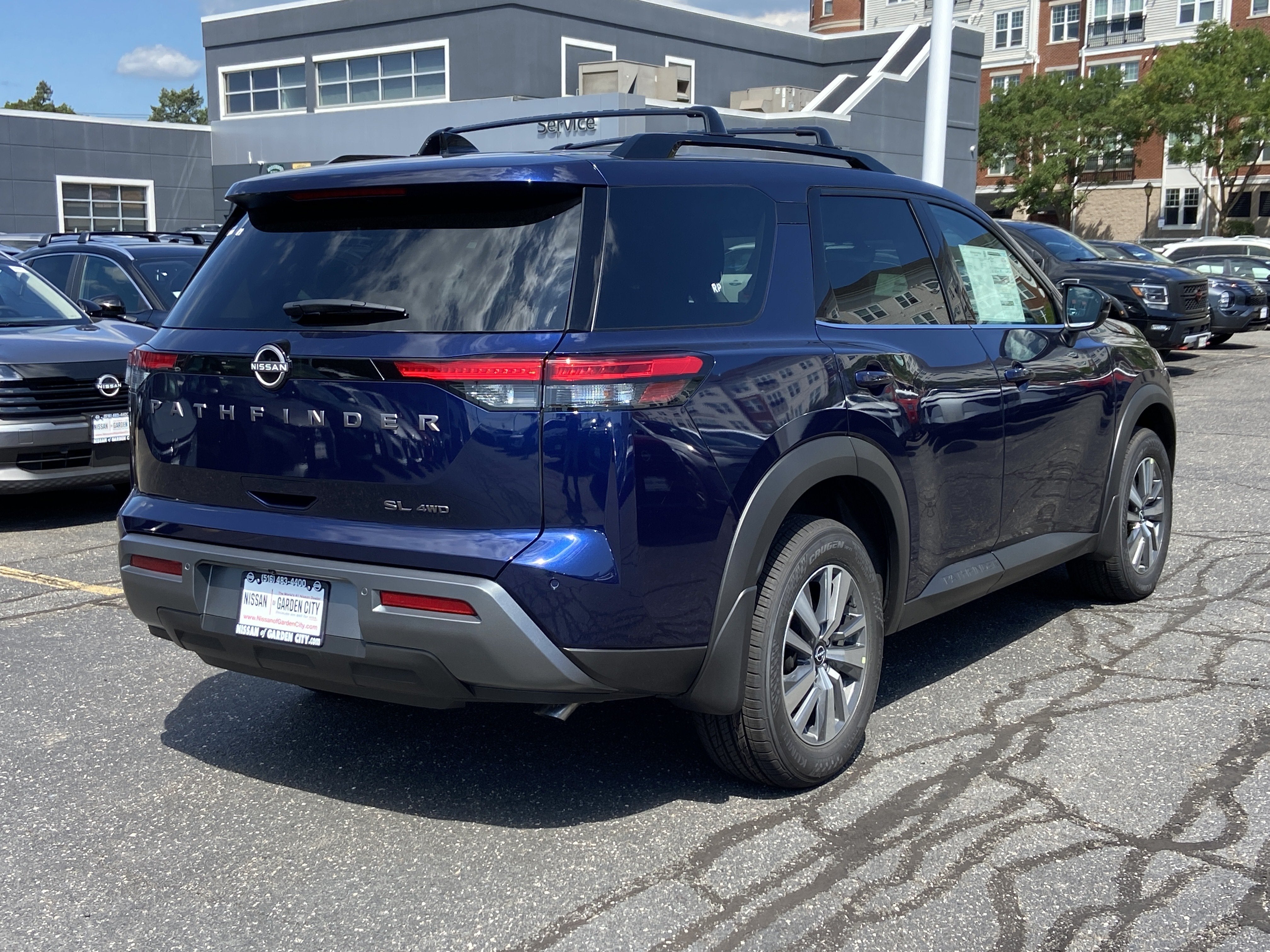 2026 Nissan Pathfinder SL