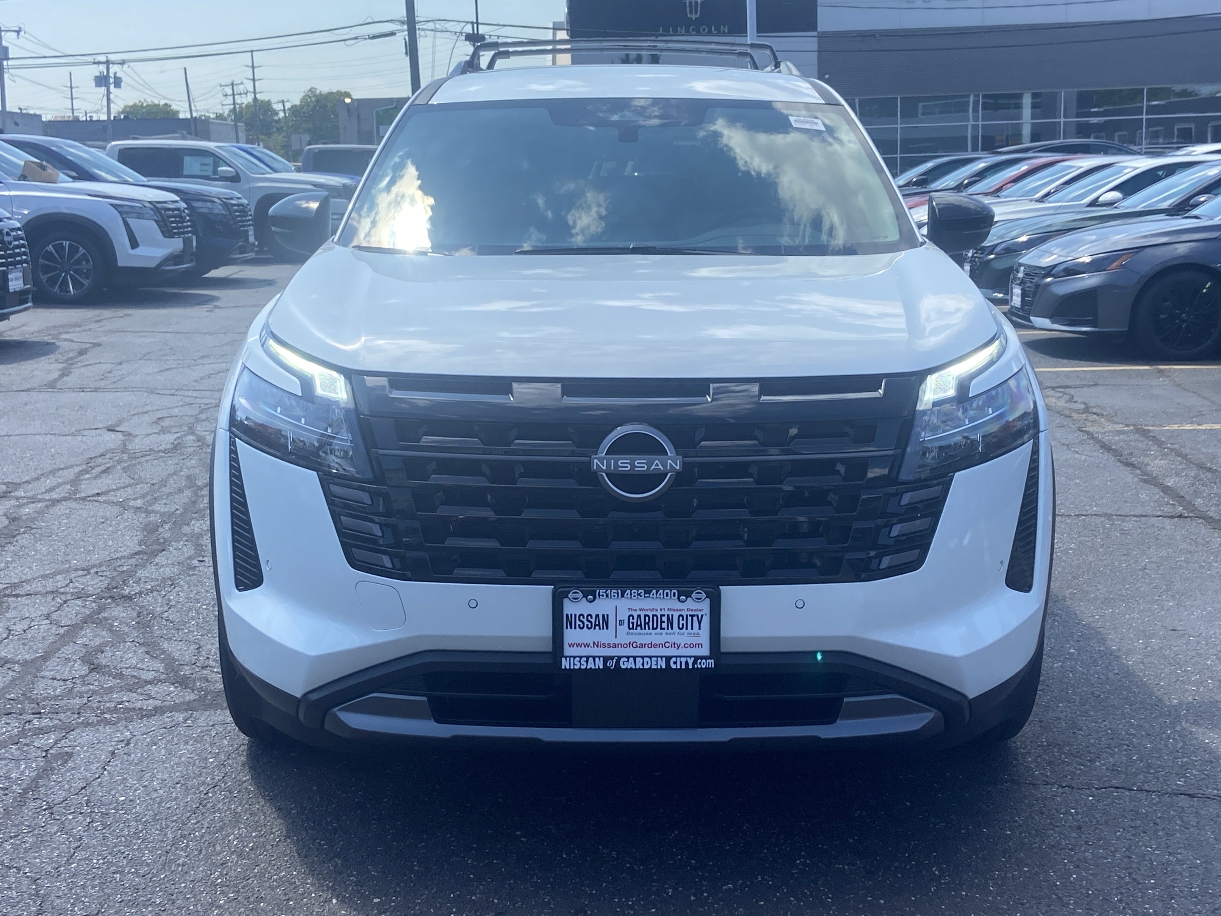 2026 Nissan Pathfinder SL