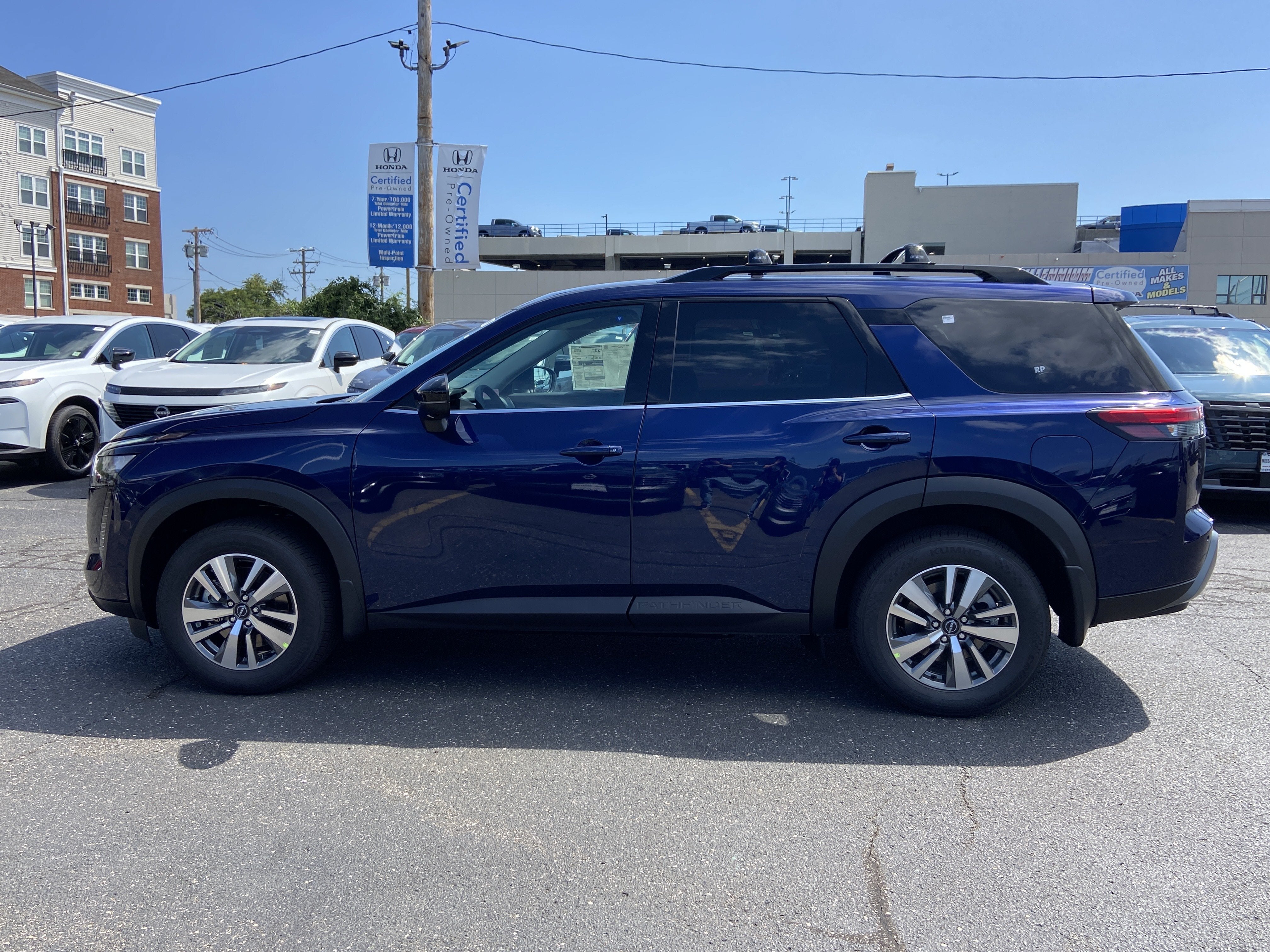 2026 Nissan Pathfinder SL