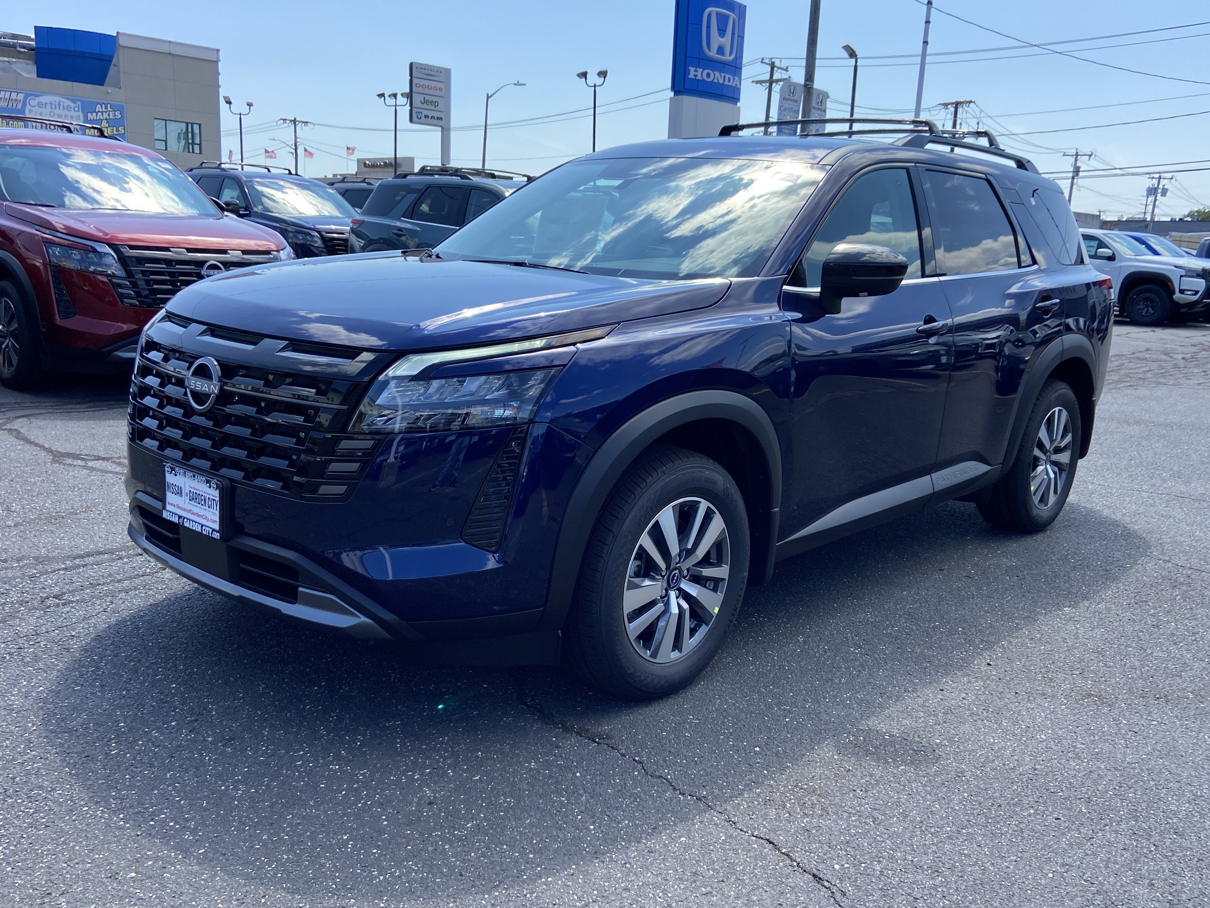 2026 Nissan Pathfinder SL