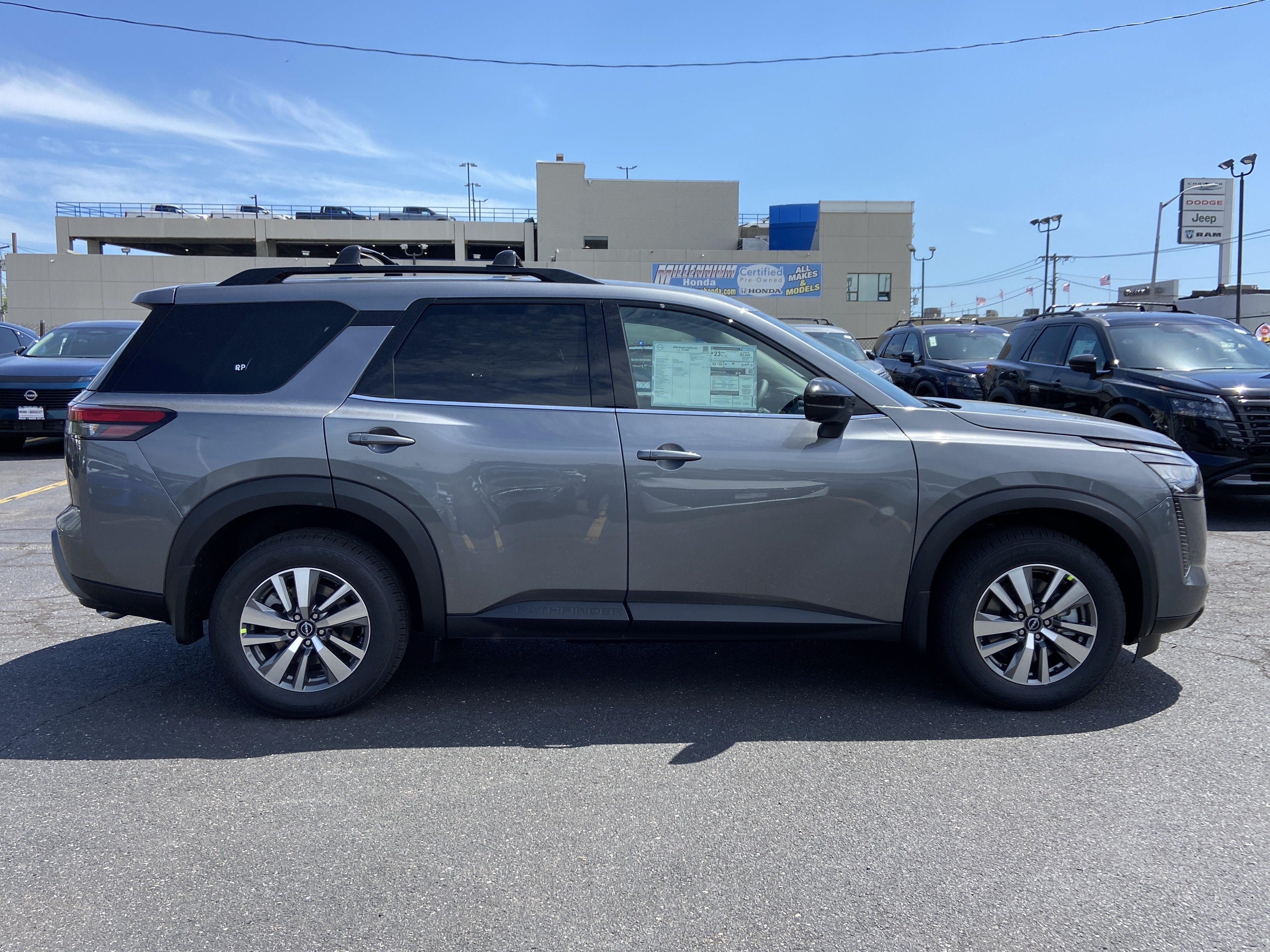 2026 Nissan Pathfinder SL