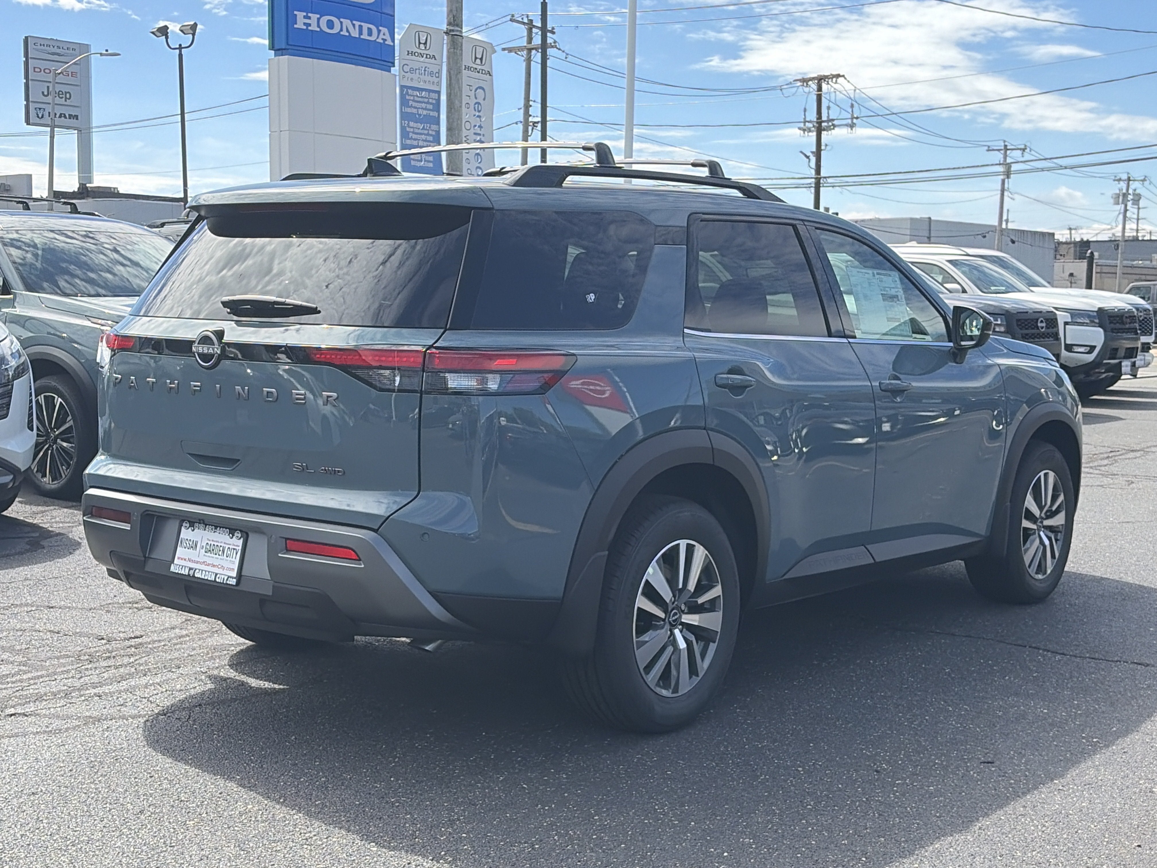2026 Nissan Pathfinder SL