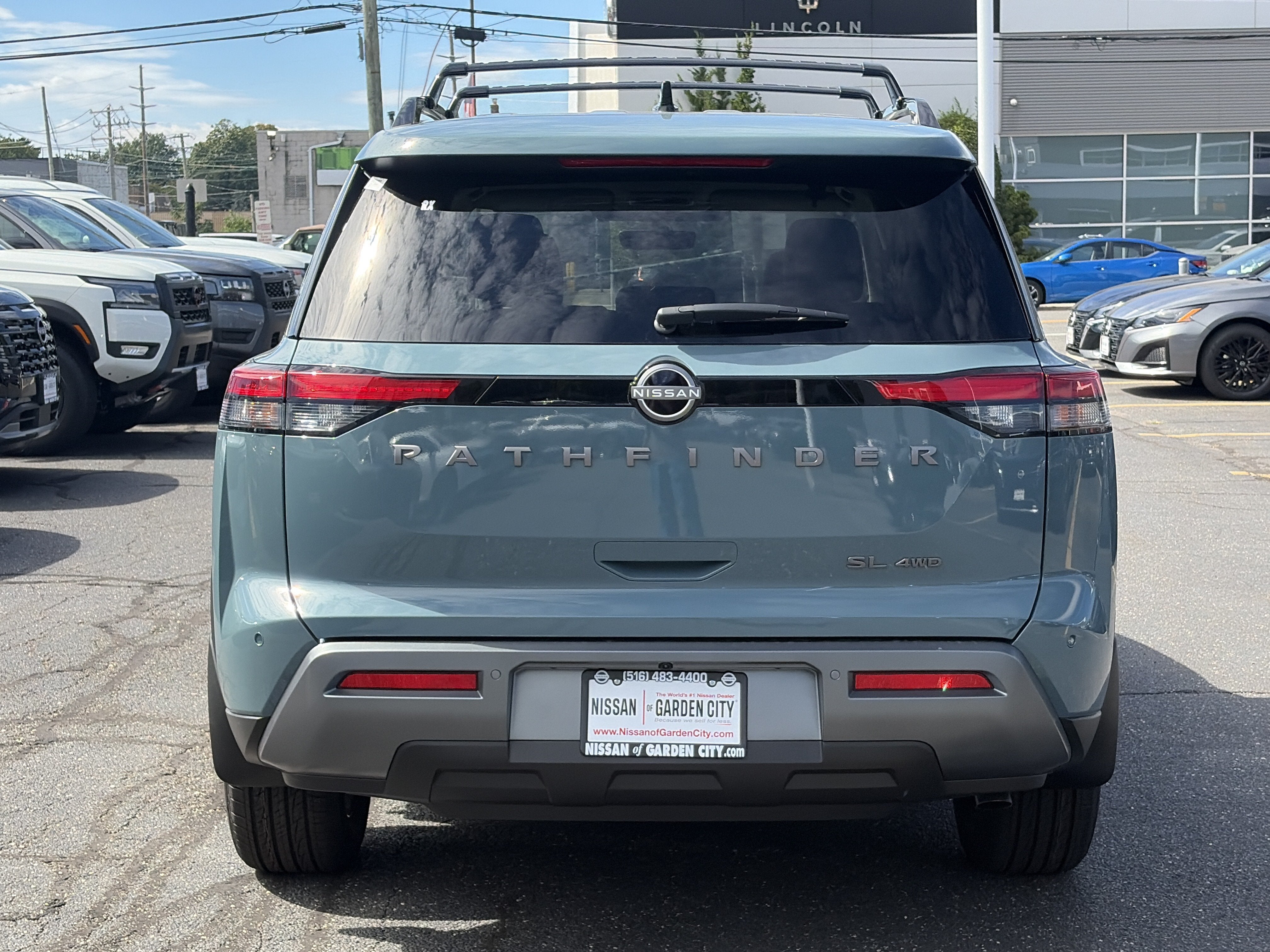 2026 Nissan Pathfinder SL