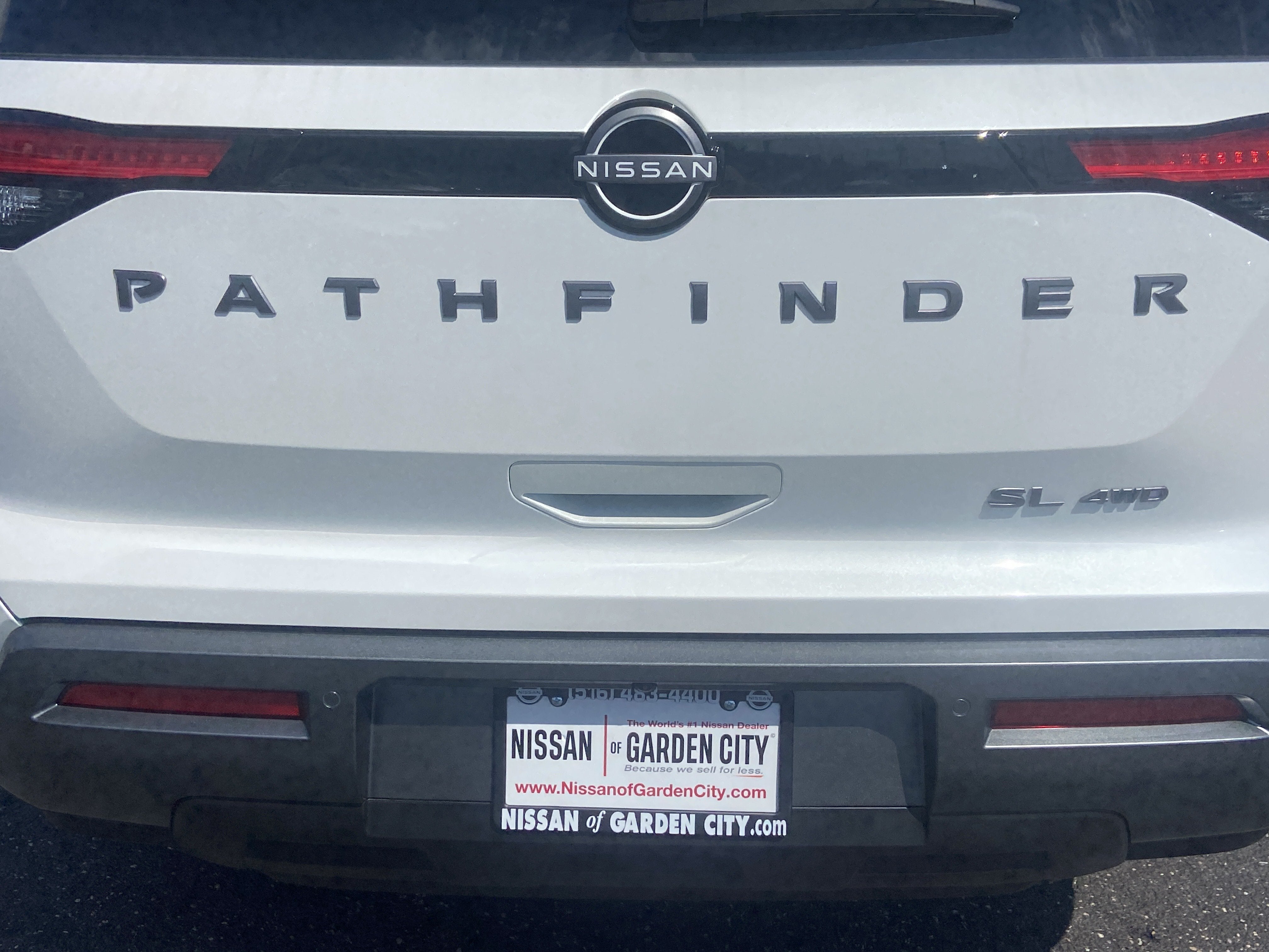 2026 Nissan Pathfinder SL
