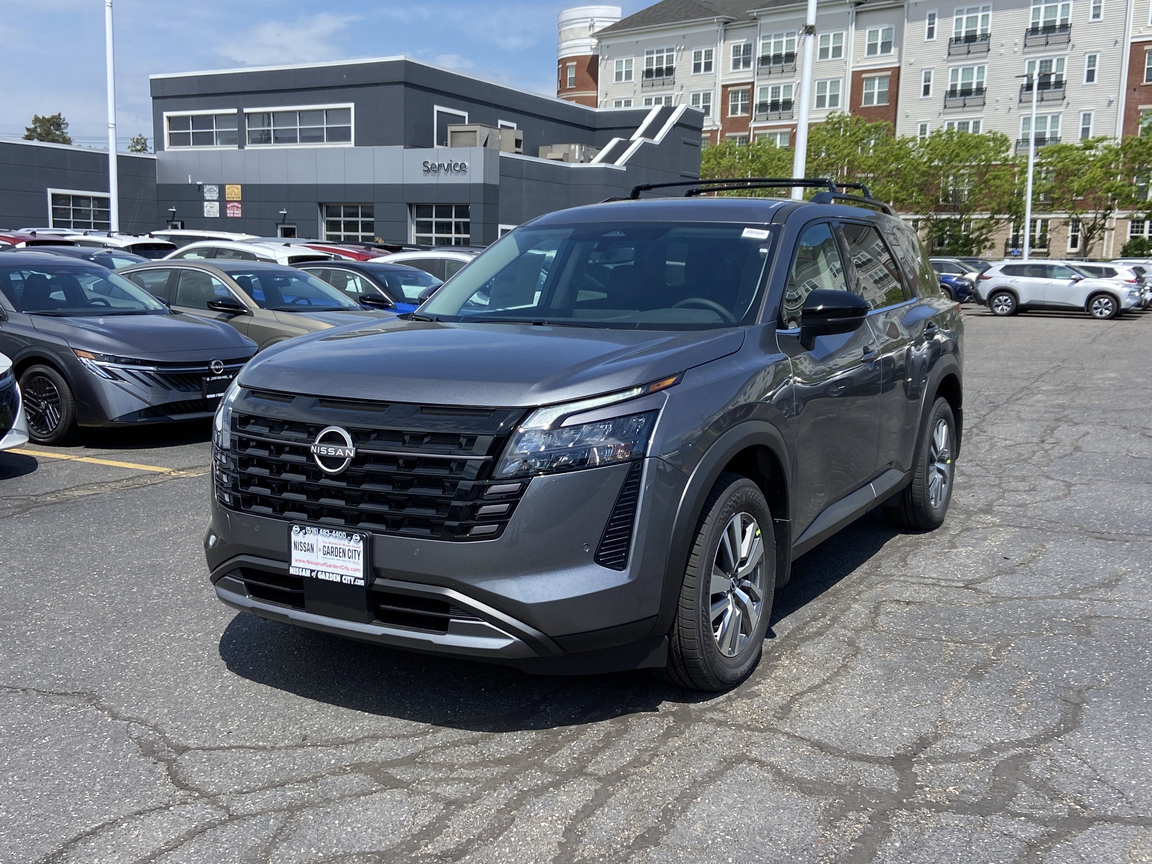 2026 Nissan Pathfinder SL
