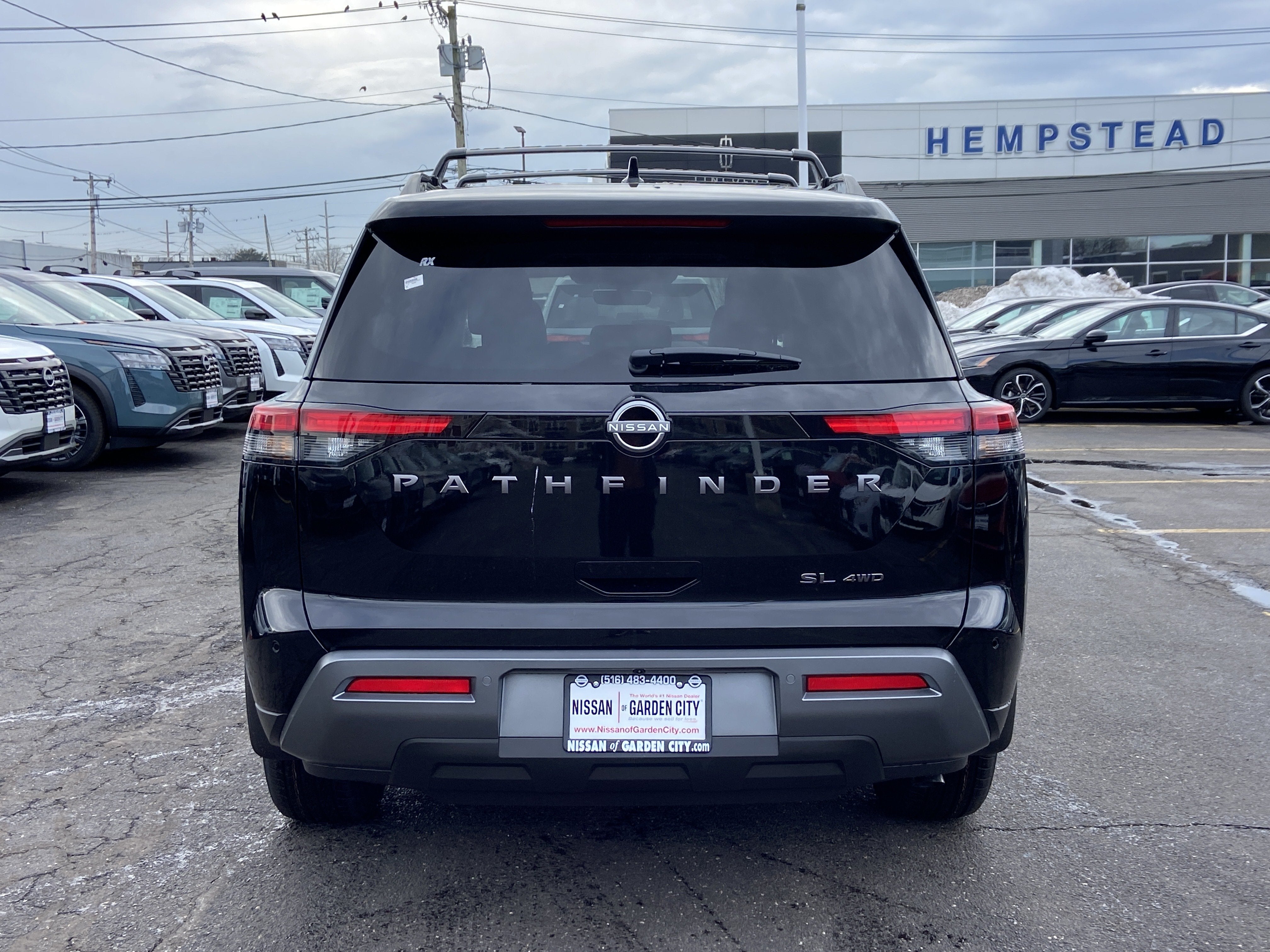 2026 Nissan Pathfinder SL
