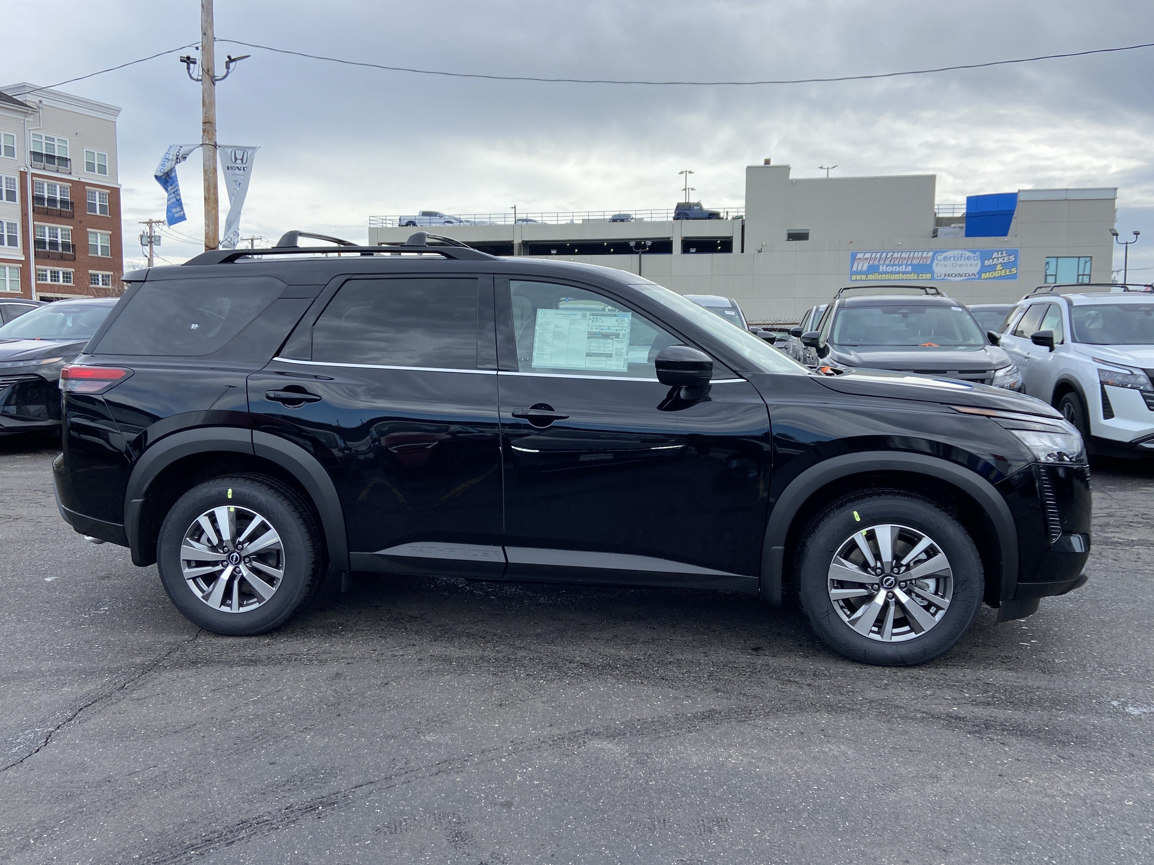 2026 Nissan Pathfinder SL