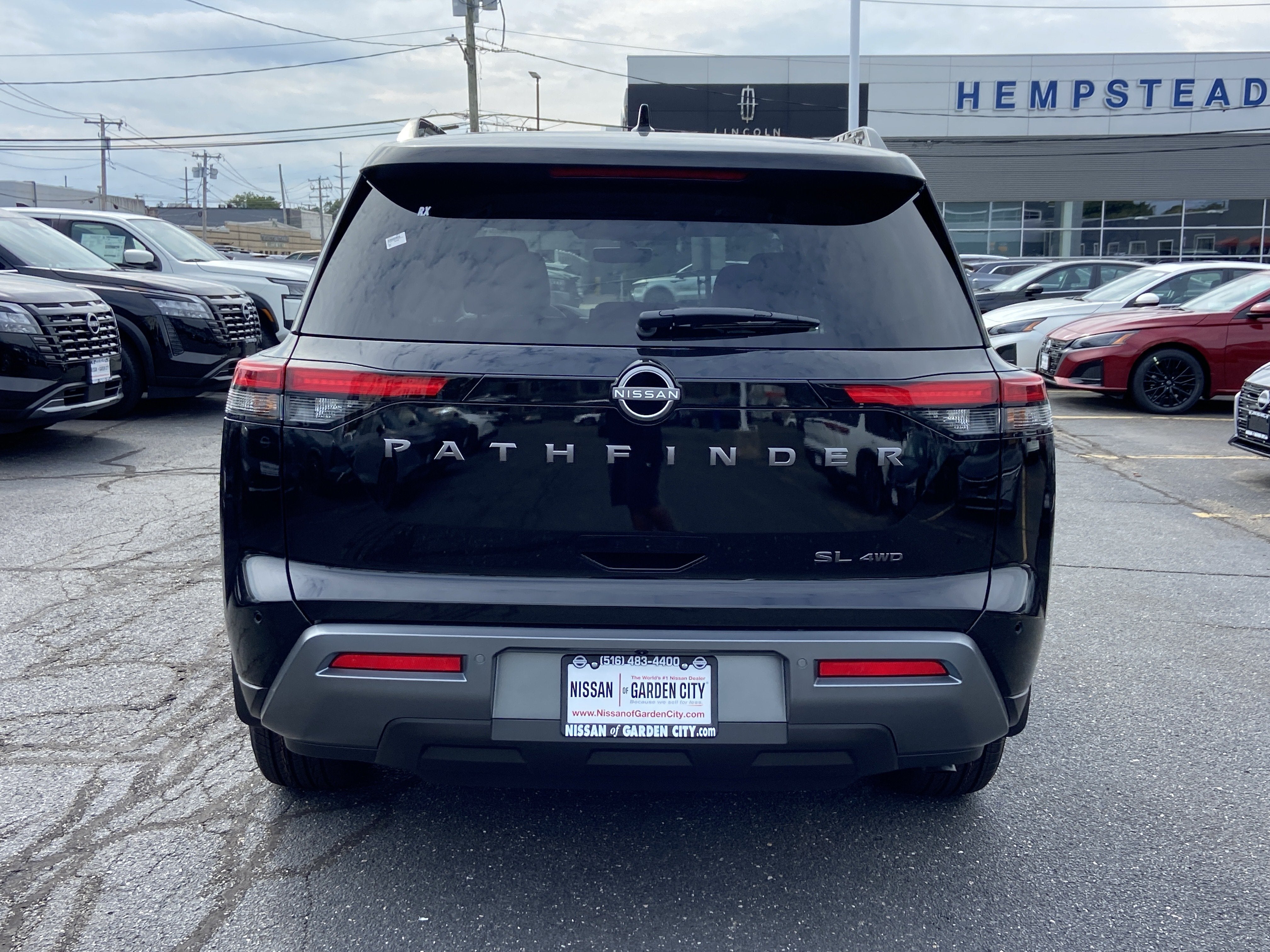 2026 Nissan Pathfinder SL