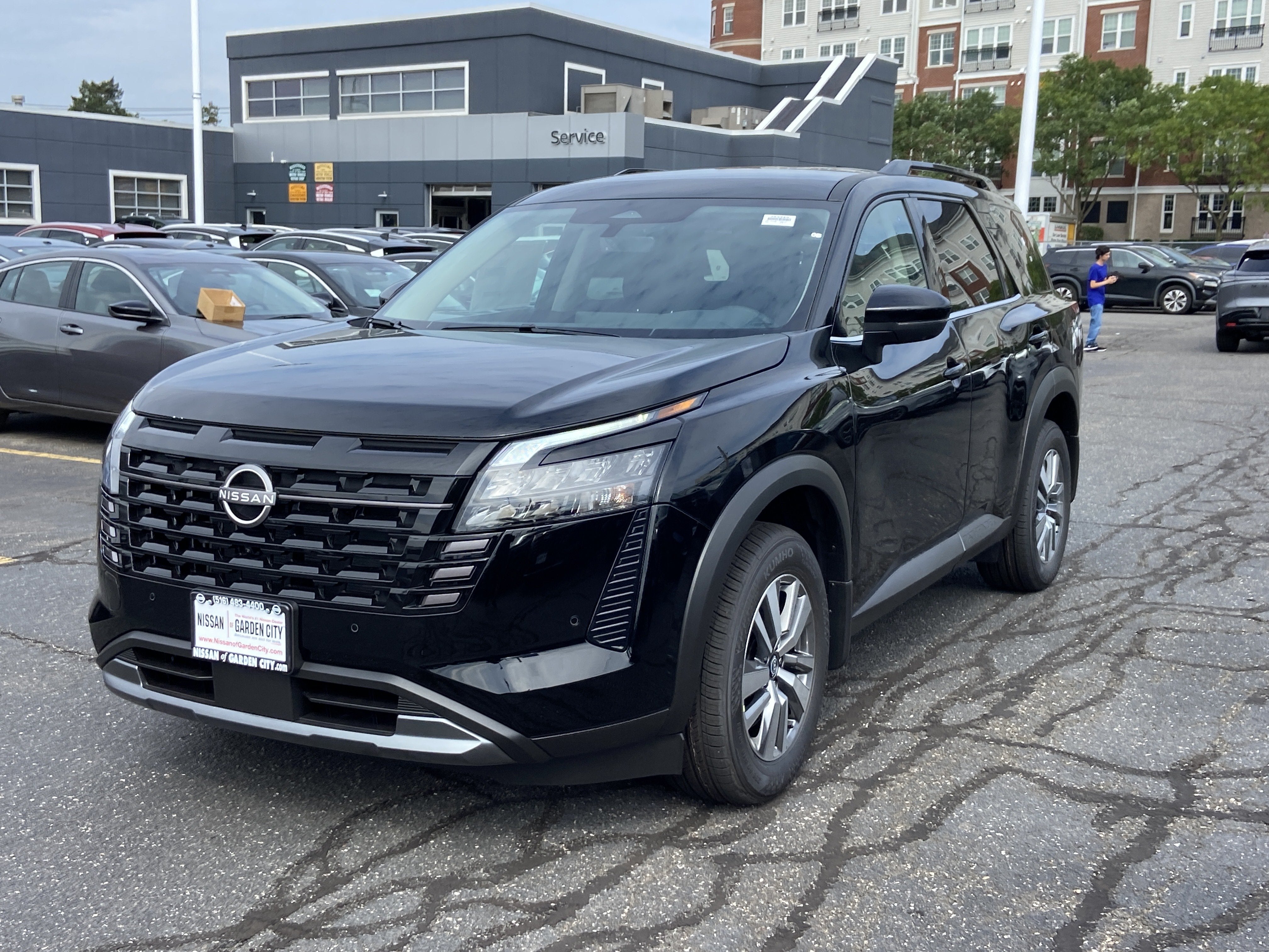 2026 Nissan Pathfinder SL