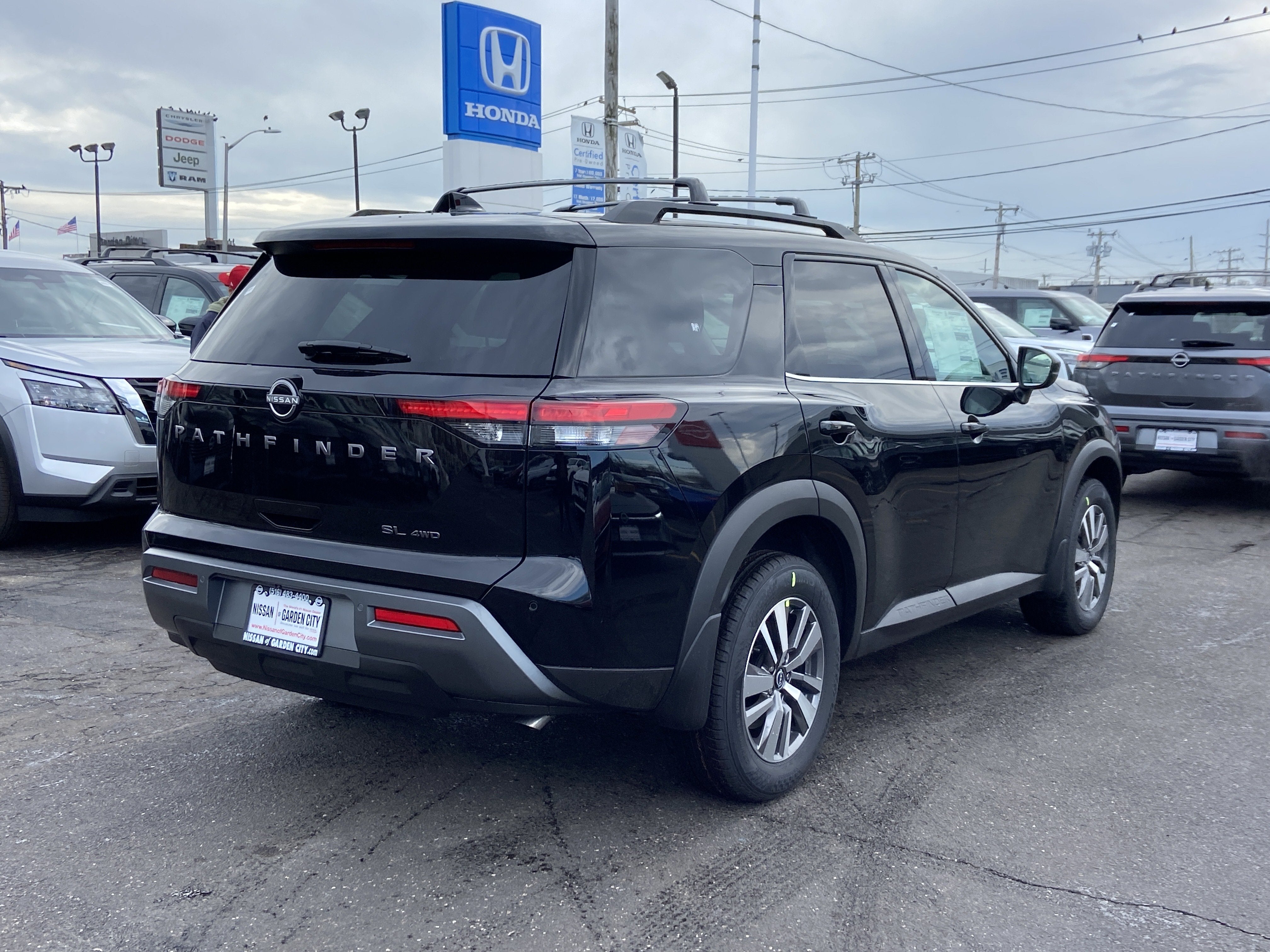2026 Nissan Pathfinder SL