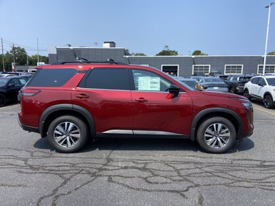 2026 Nissan Pathfinder SL