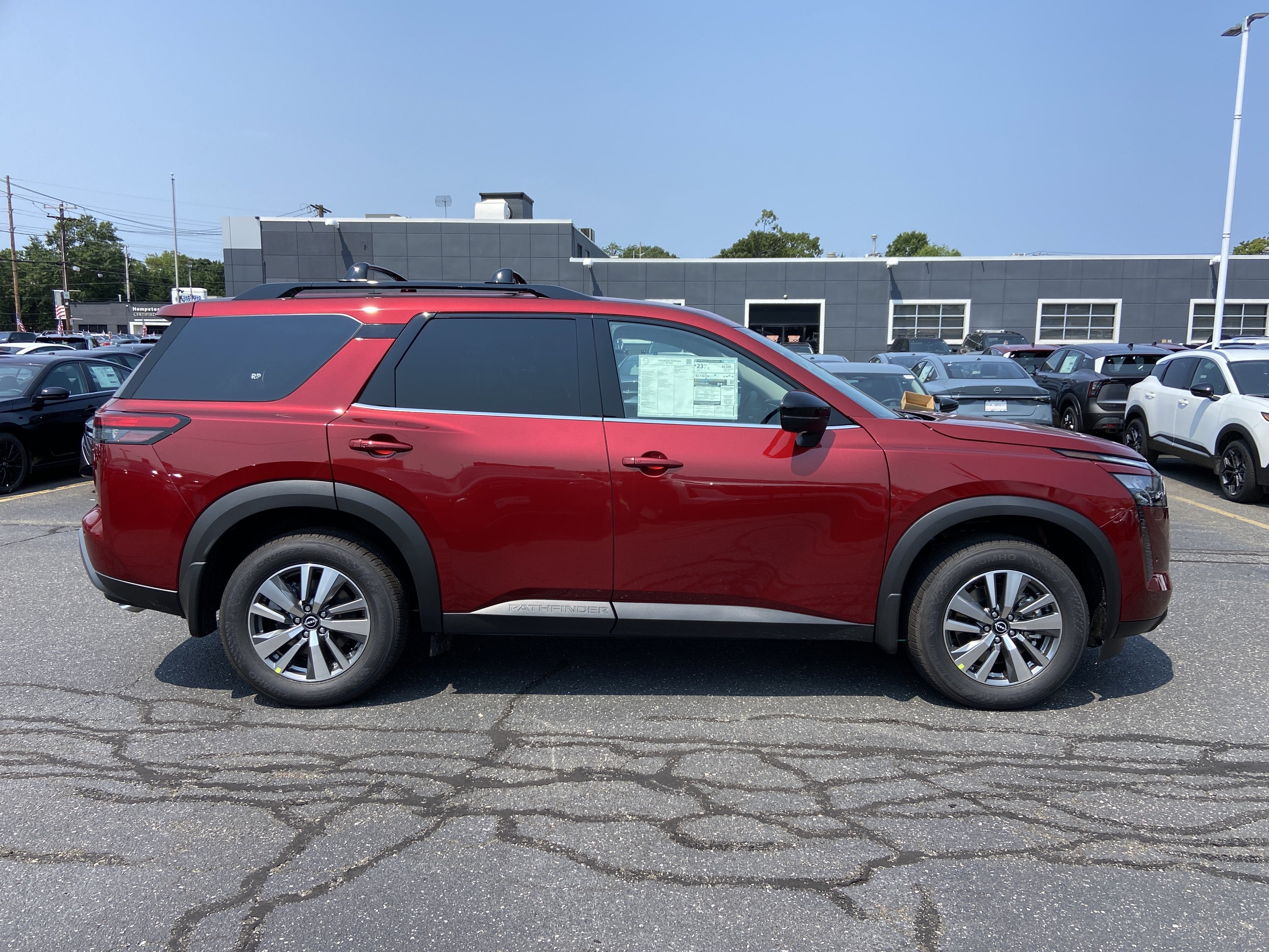 2026 Nissan Pathfinder SL