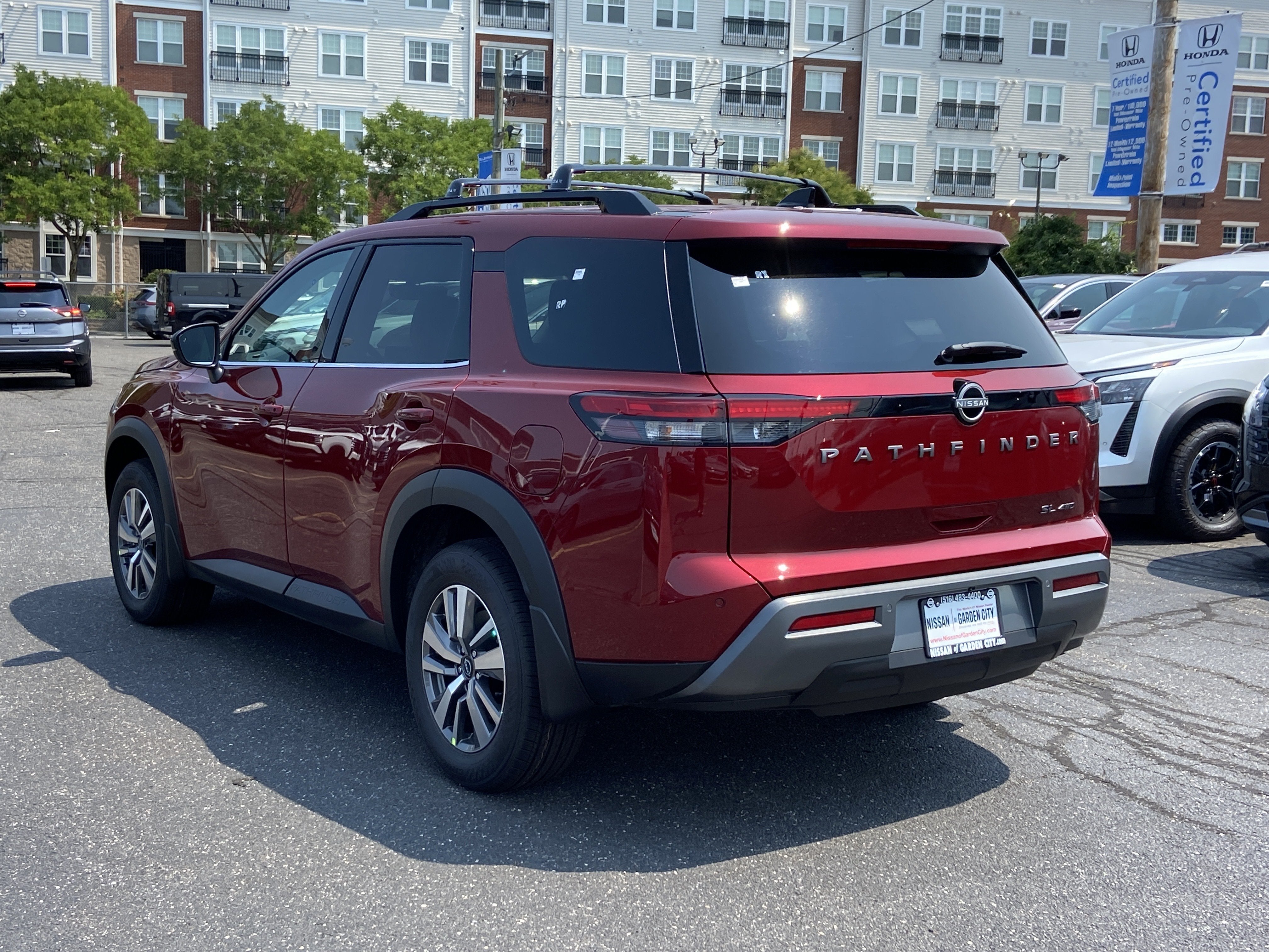 2026 Nissan Pathfinder SL