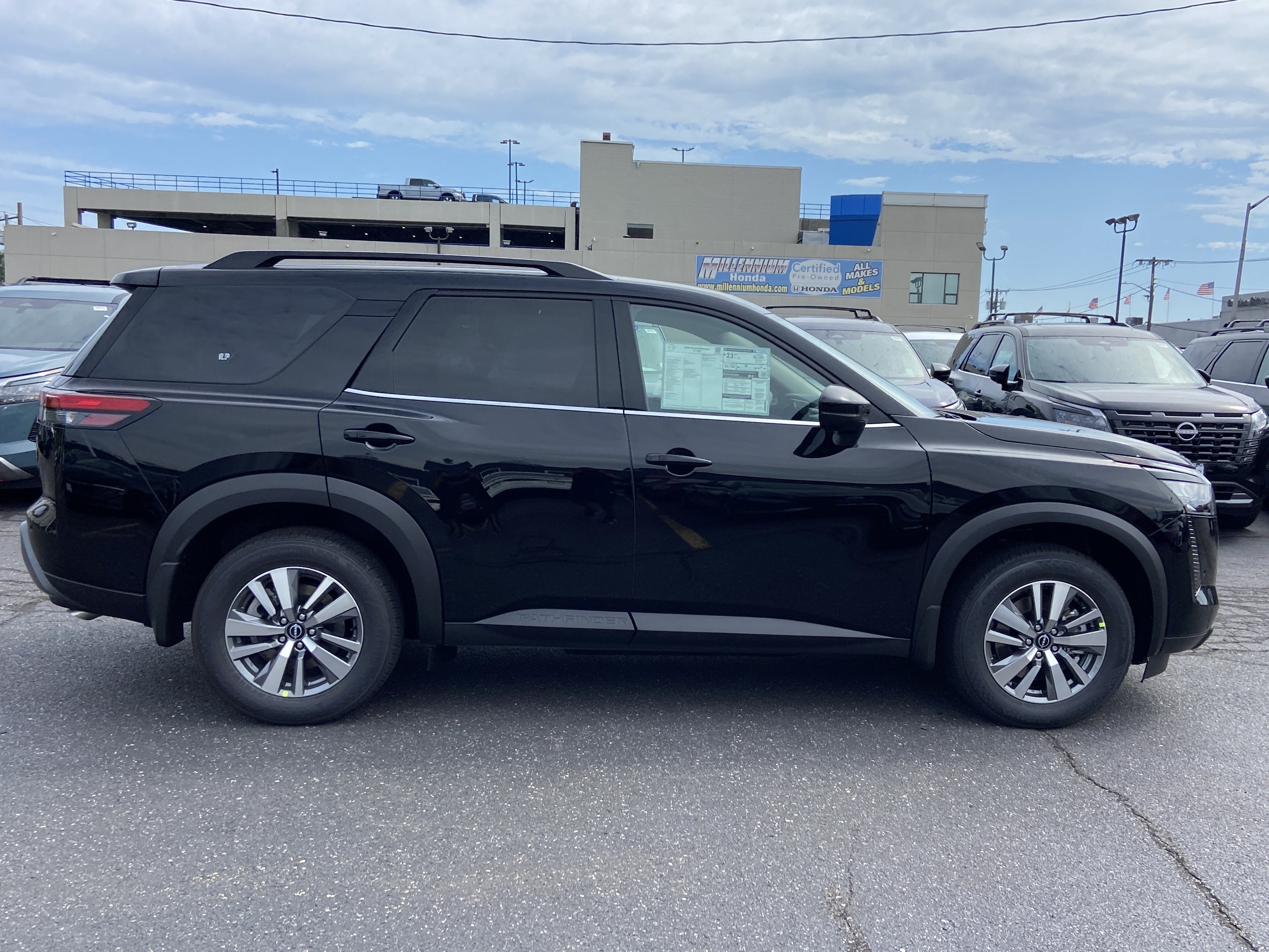 2026 Nissan Pathfinder SL