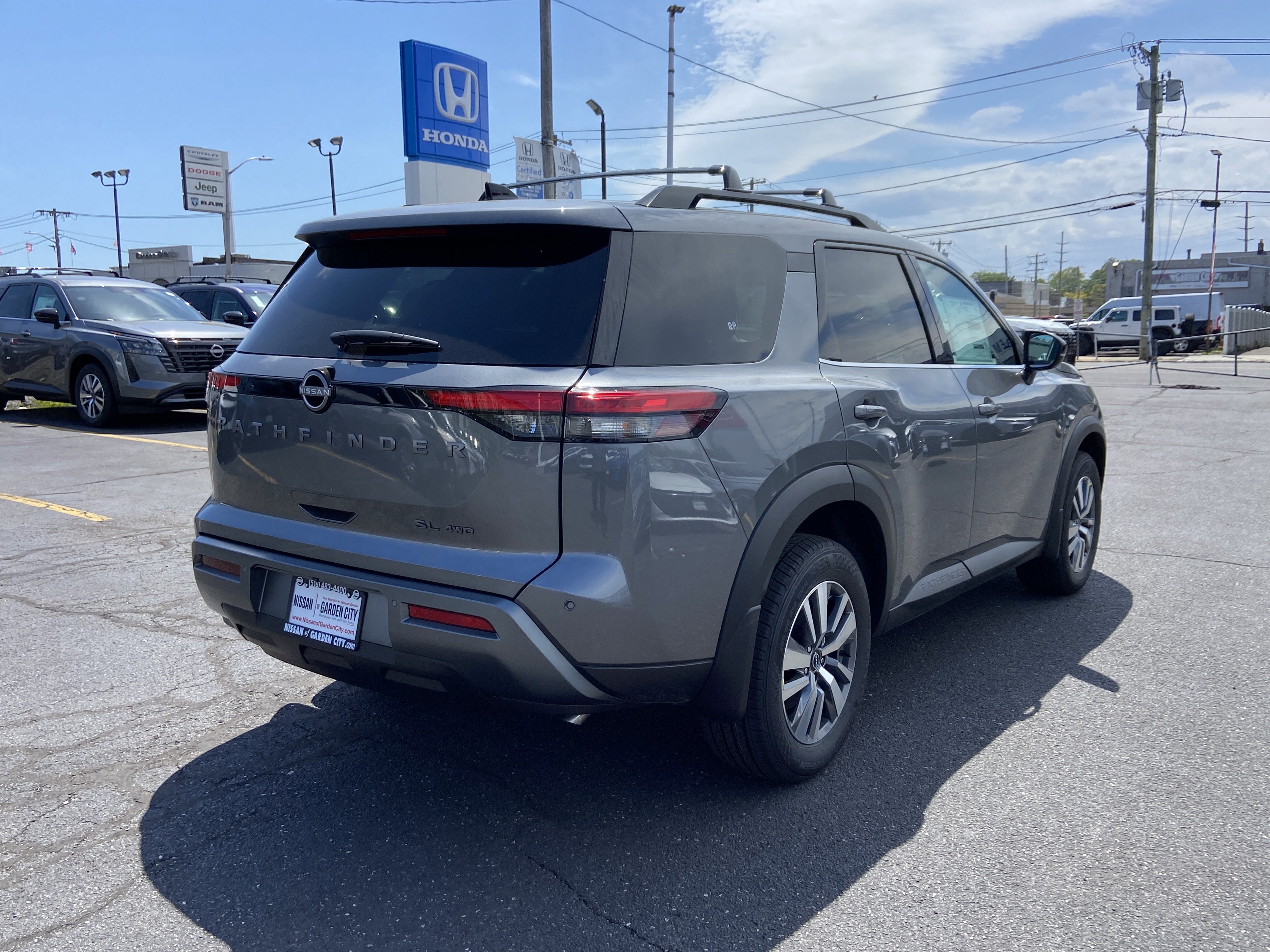2026 Nissan Pathfinder SL