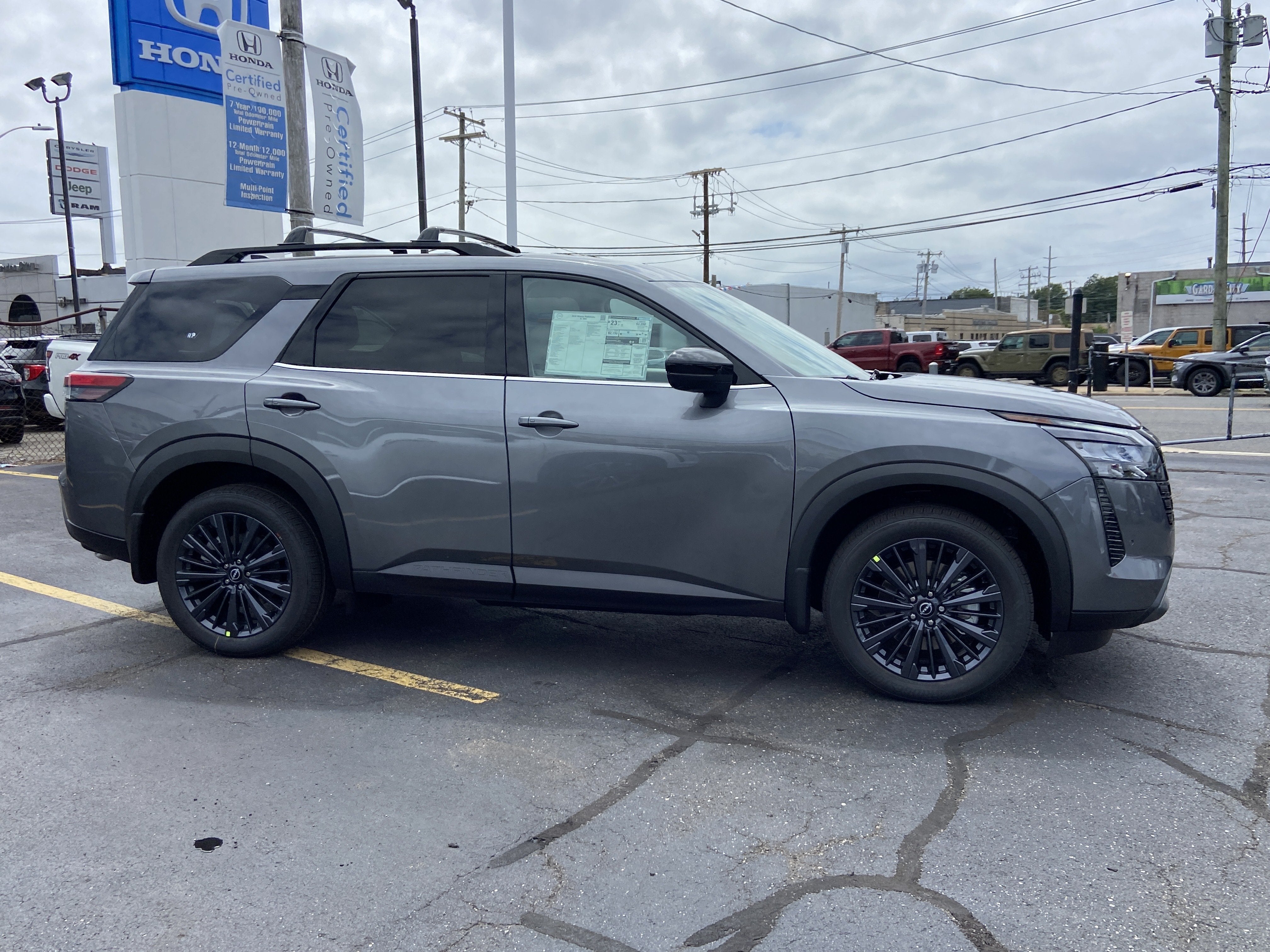 2026 Nissan Pathfinder SL