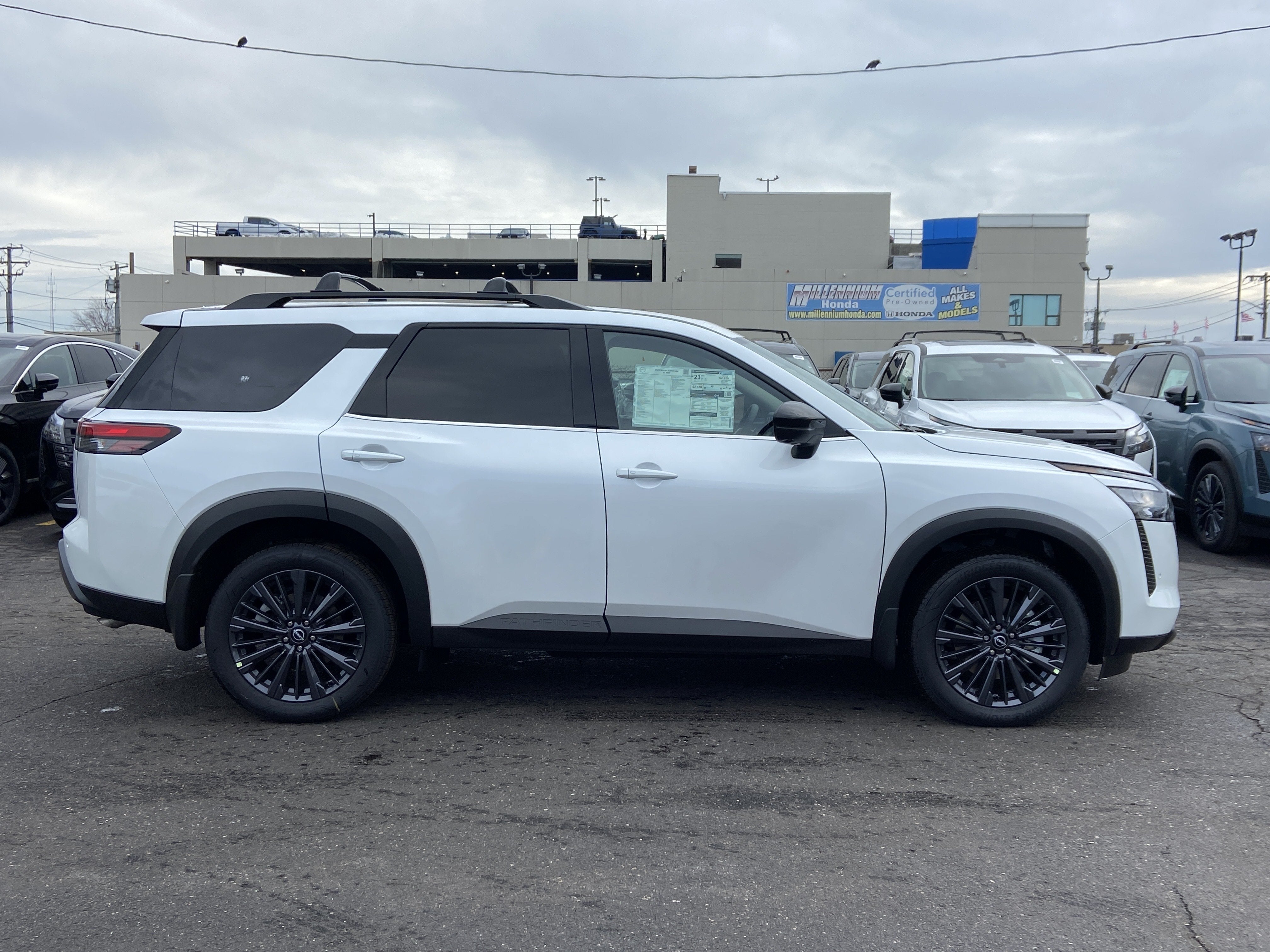 2026 Nissan Pathfinder SL