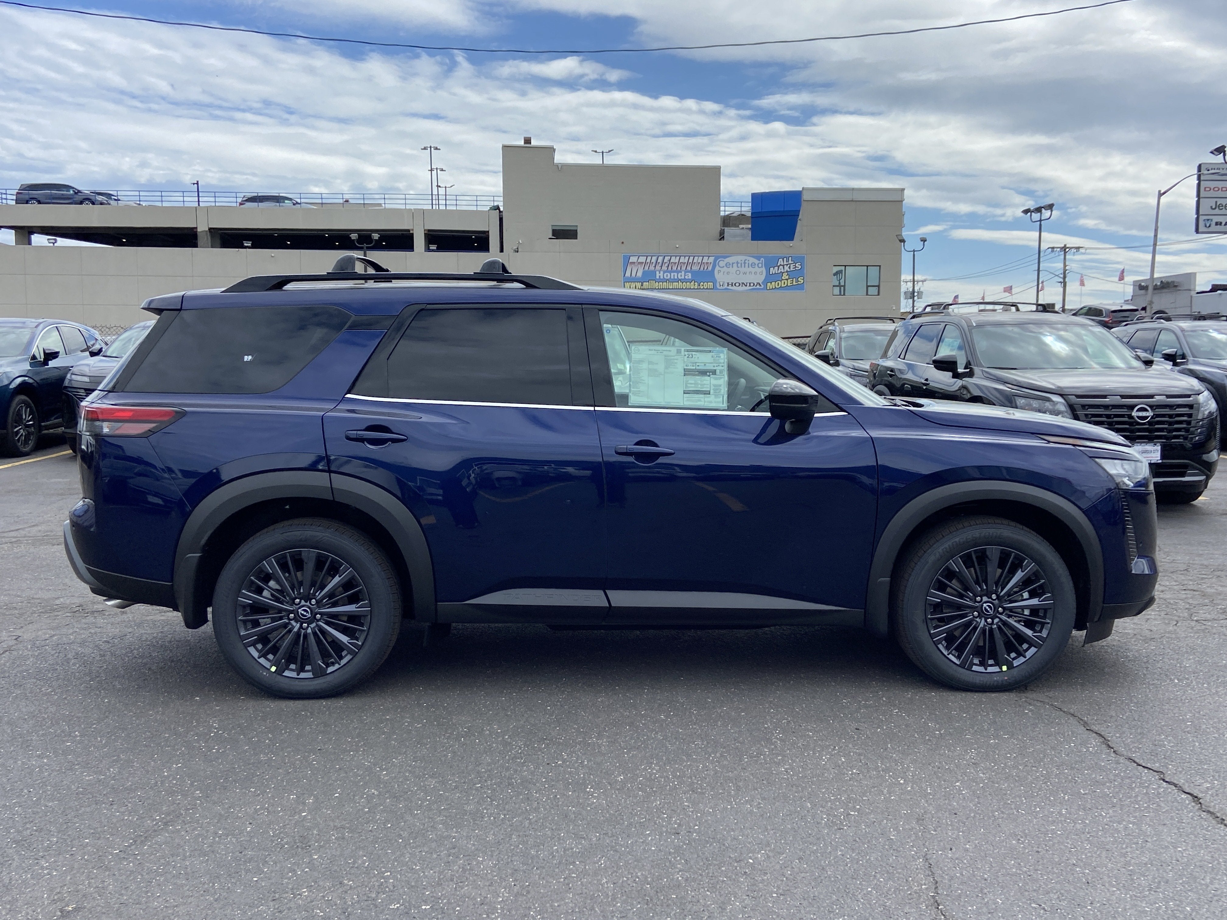 2026 Nissan Pathfinder SL