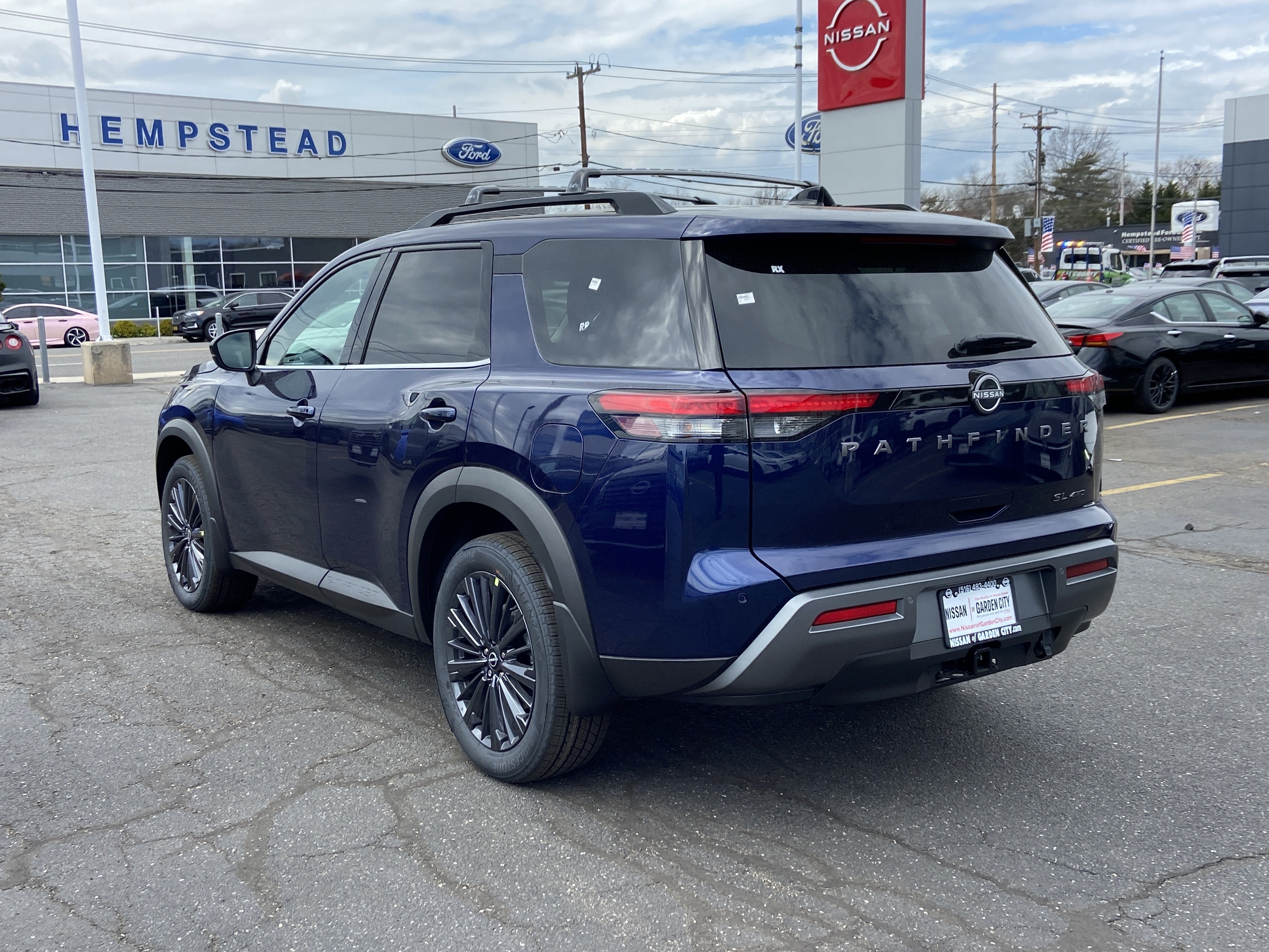 2026 Nissan Pathfinder SL