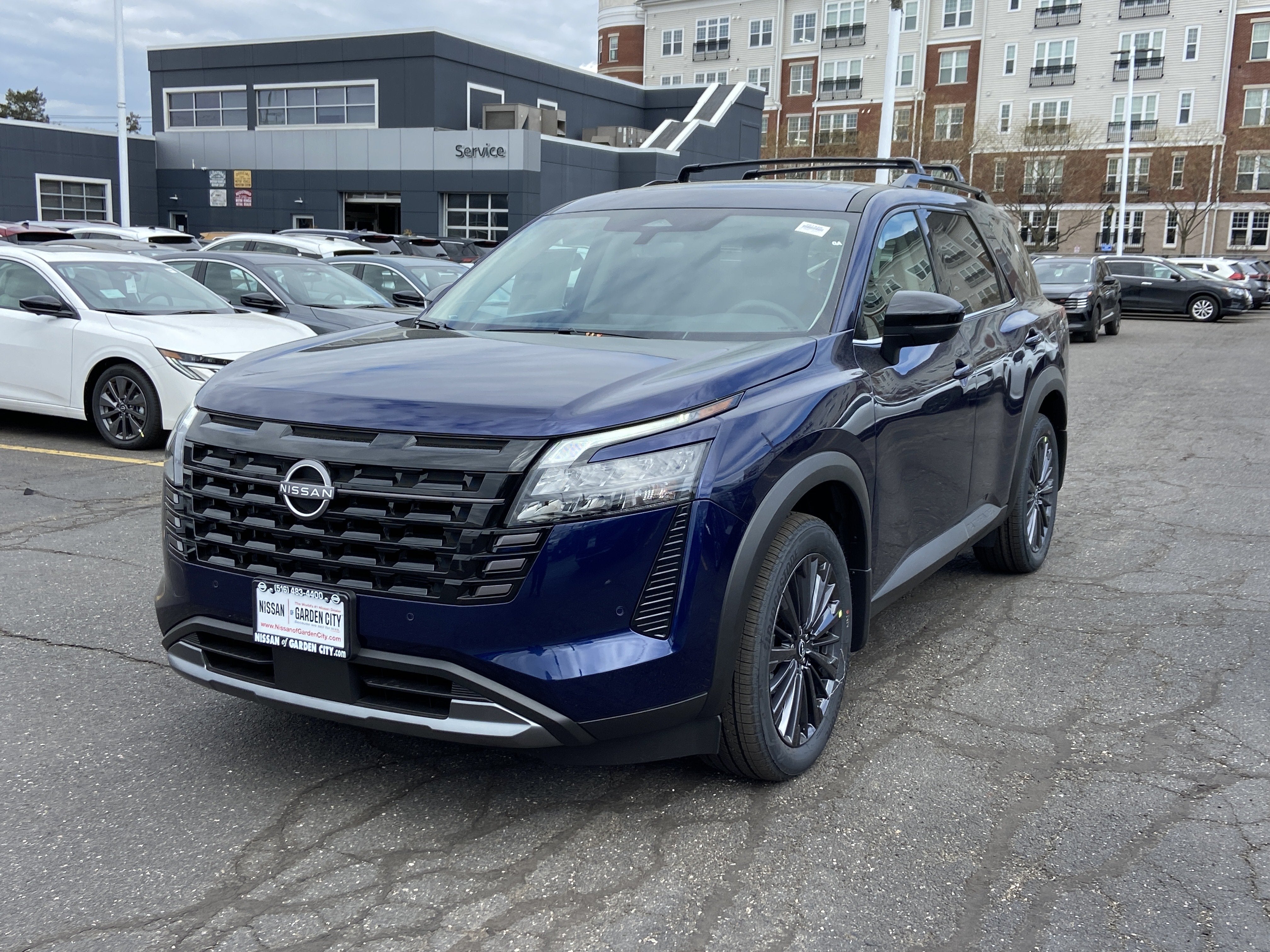 2026 Nissan Pathfinder SL