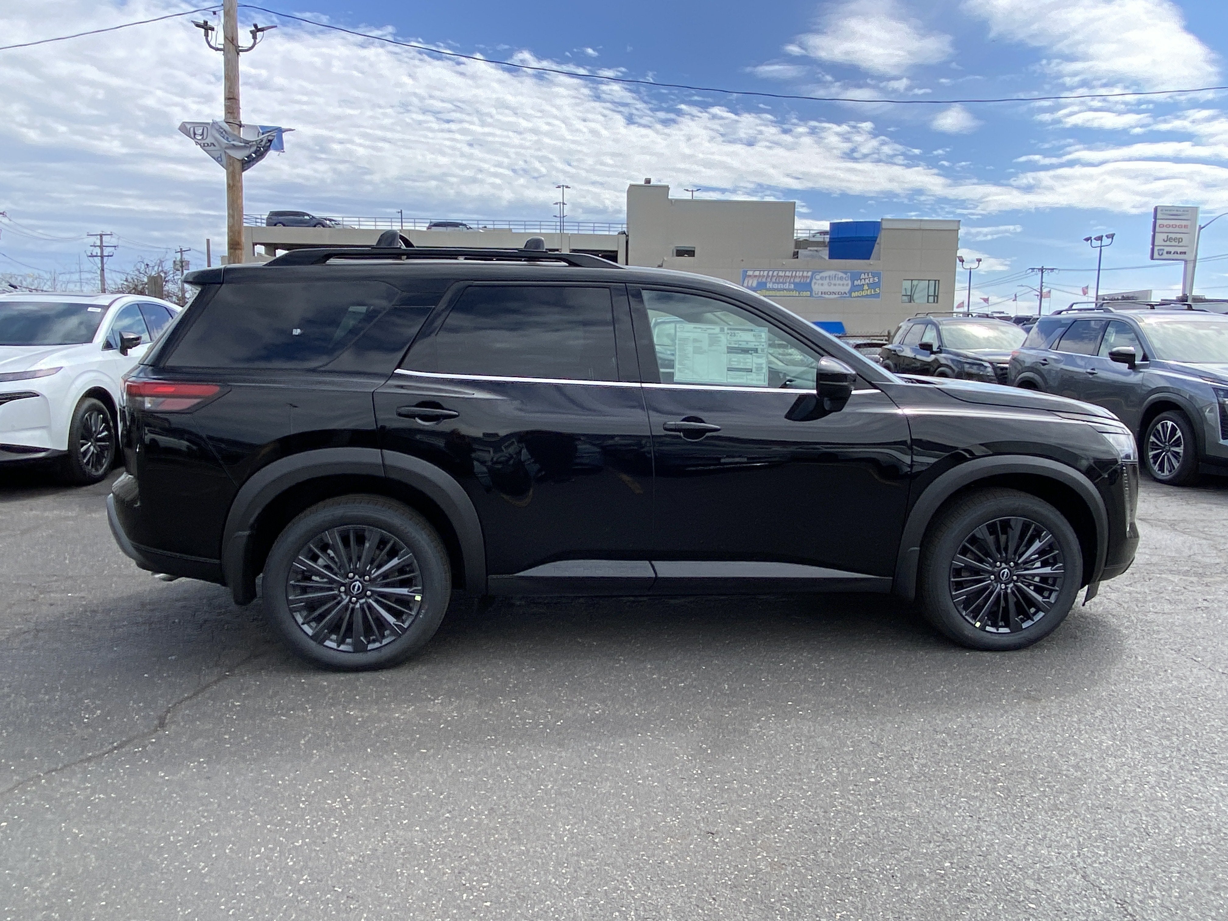 2026 Nissan Pathfinder SL