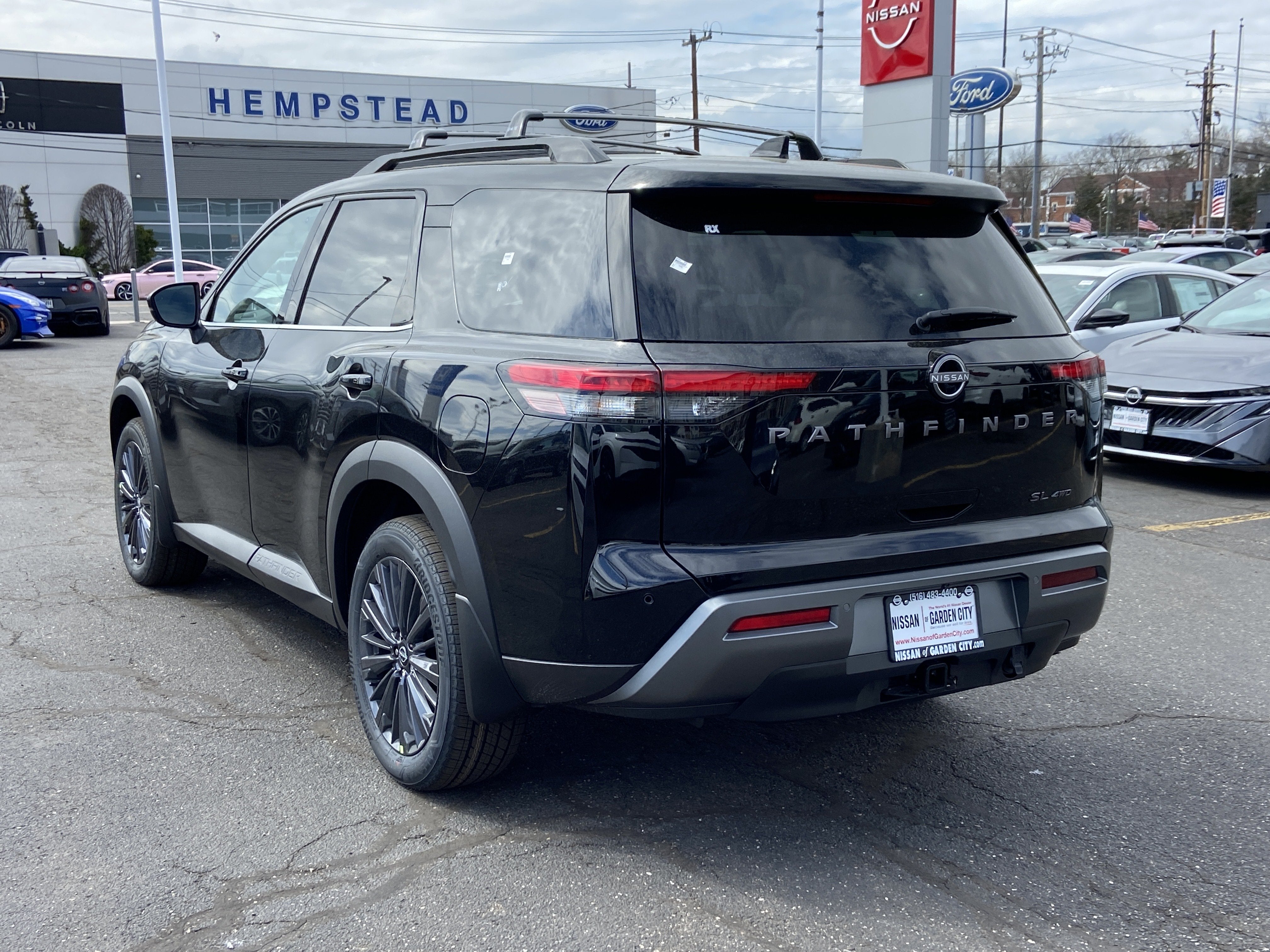 2026 Nissan Pathfinder SL