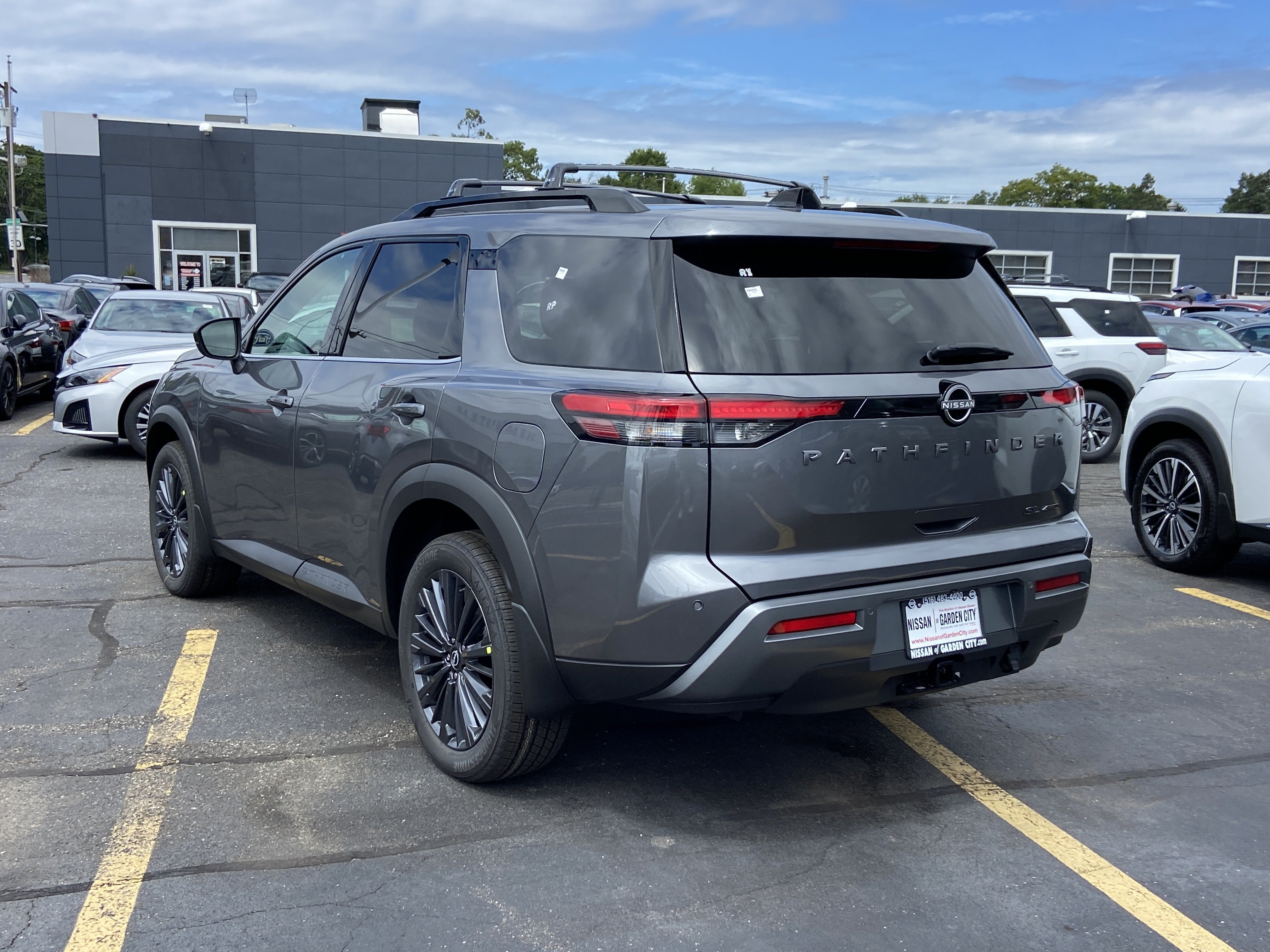 2026 Nissan Pathfinder SL