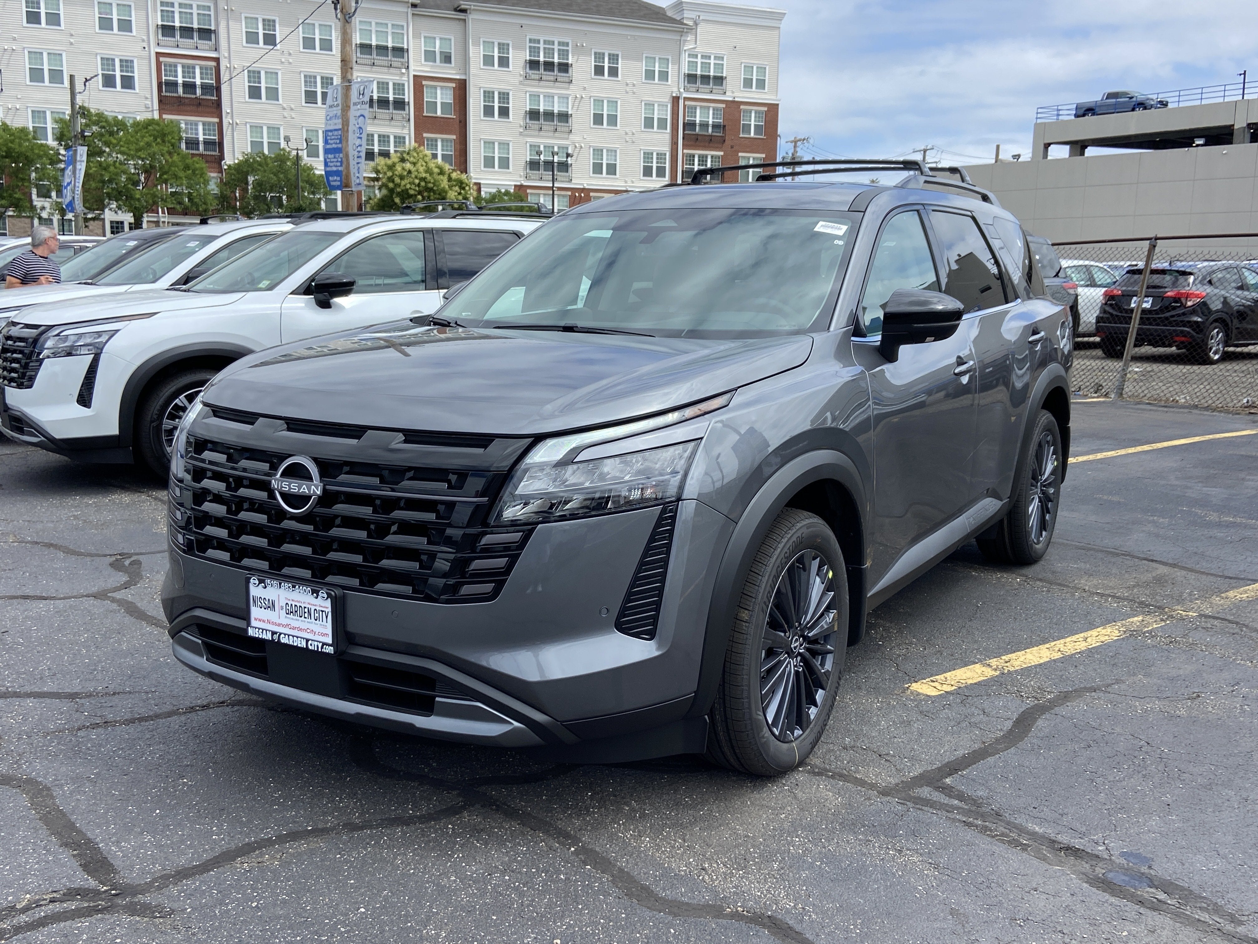 2026 Nissan Pathfinder SL