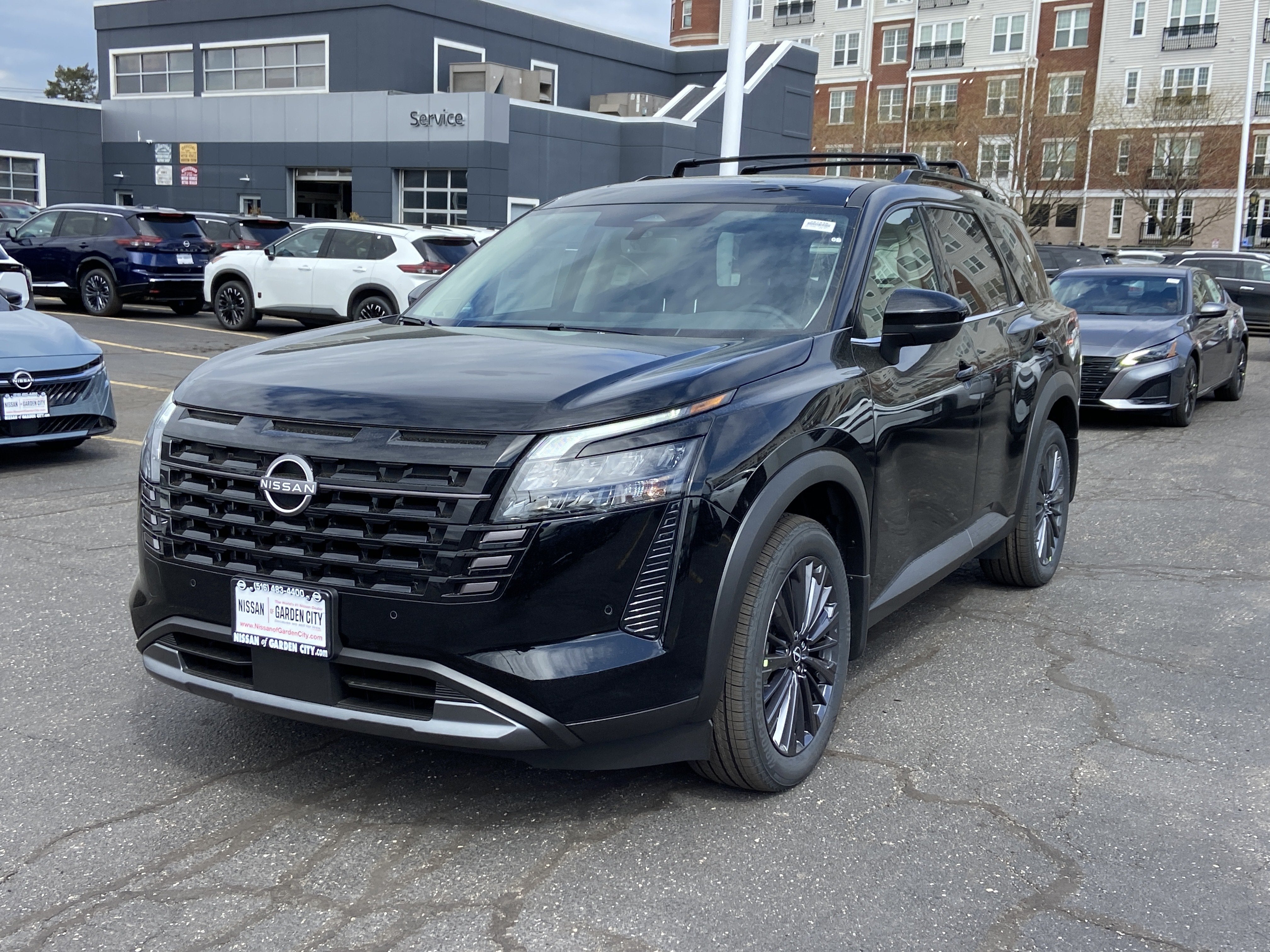 2026 Nissan Pathfinder SL