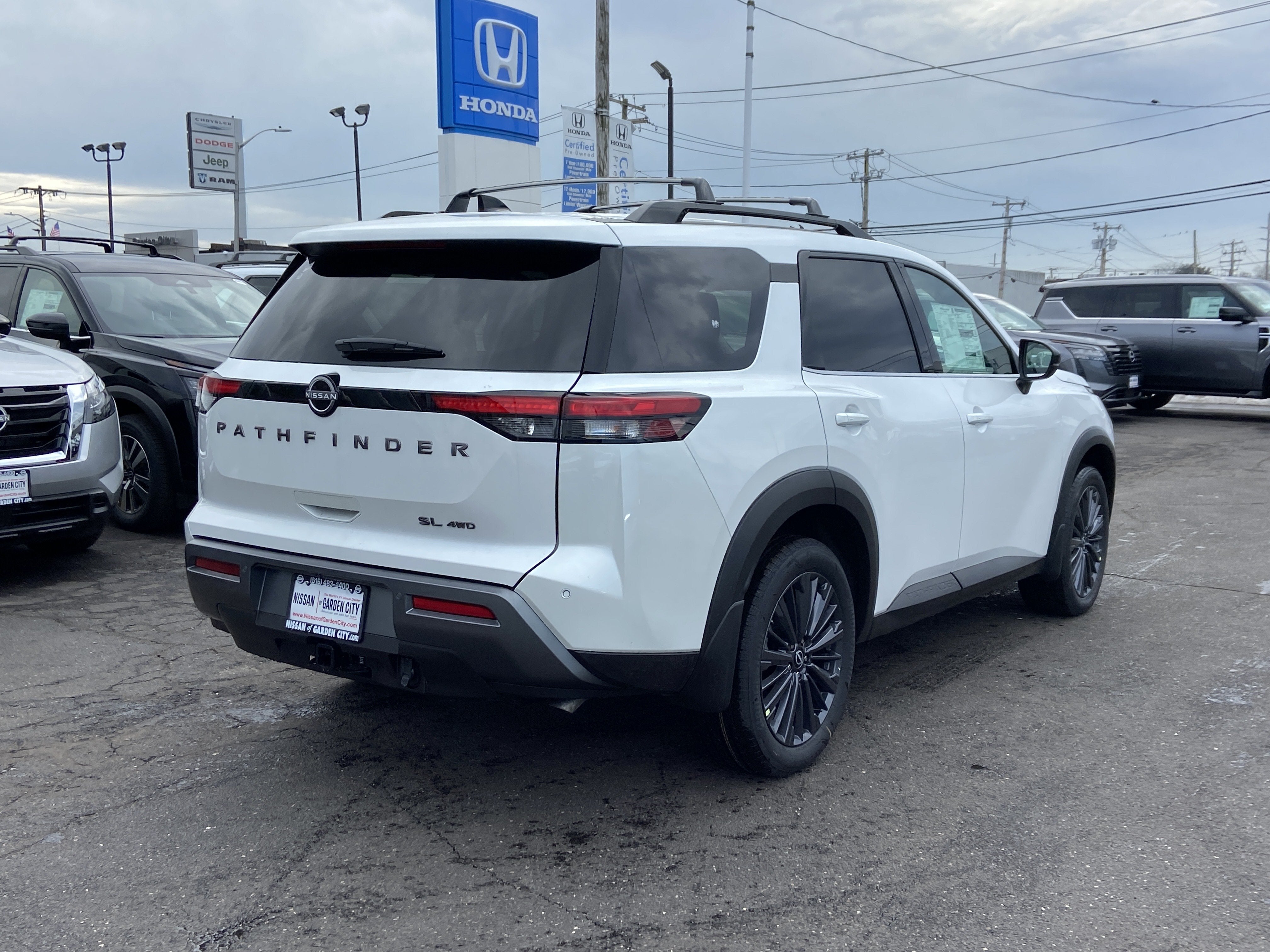 2026 Nissan Pathfinder SL