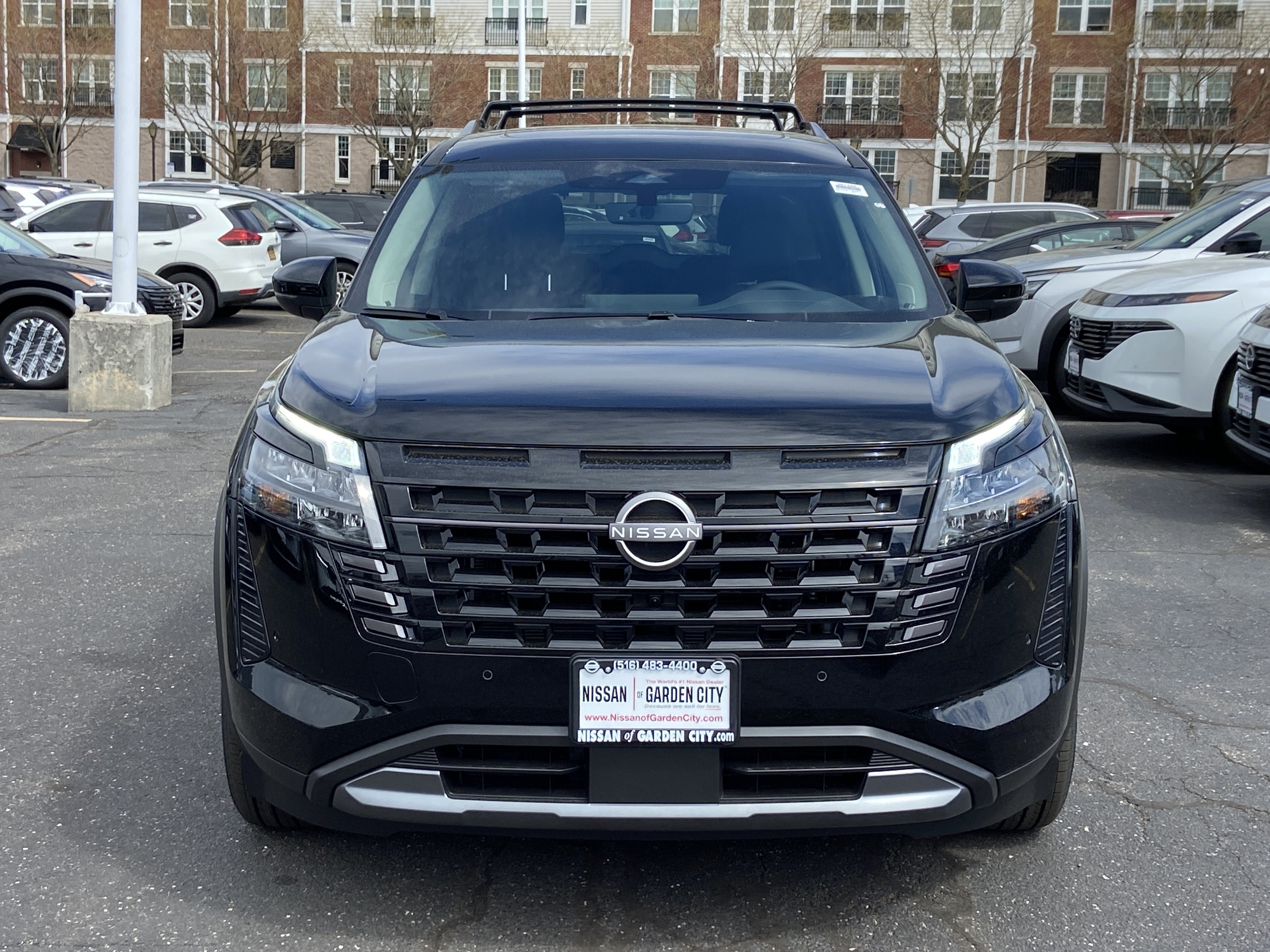2026 Nissan Pathfinder SL