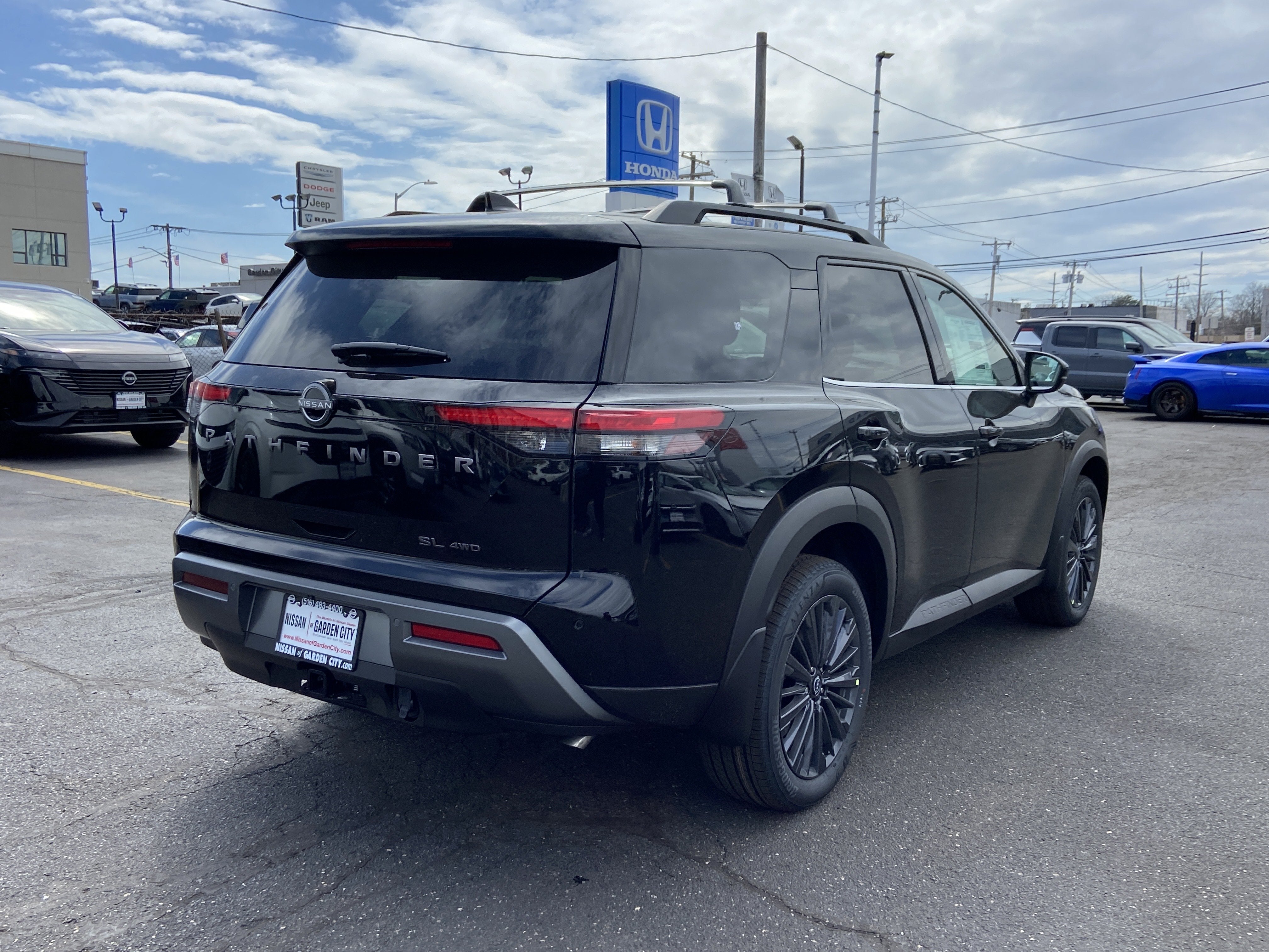 2026 Nissan Pathfinder SL