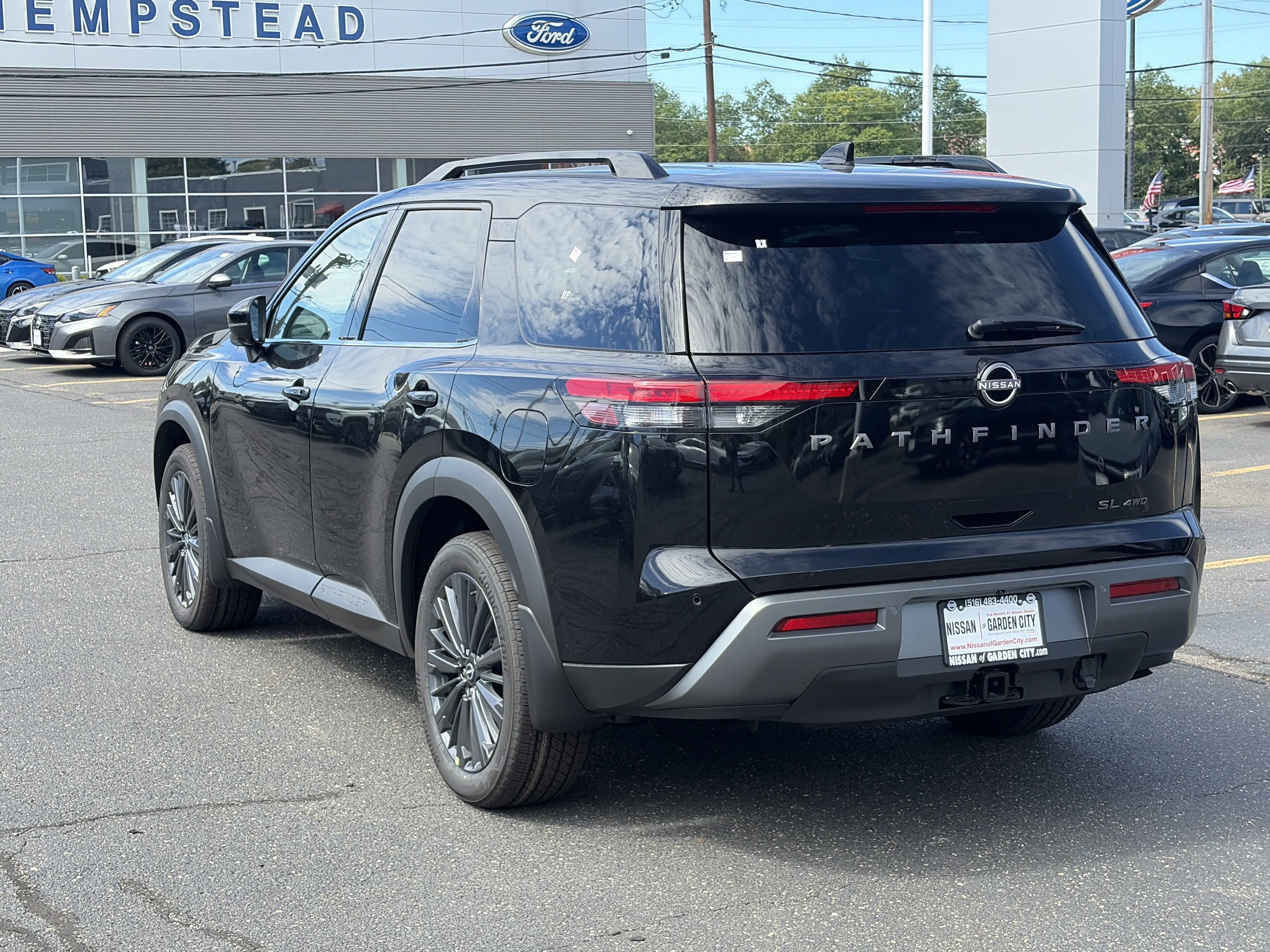 2026 Nissan Pathfinder SL