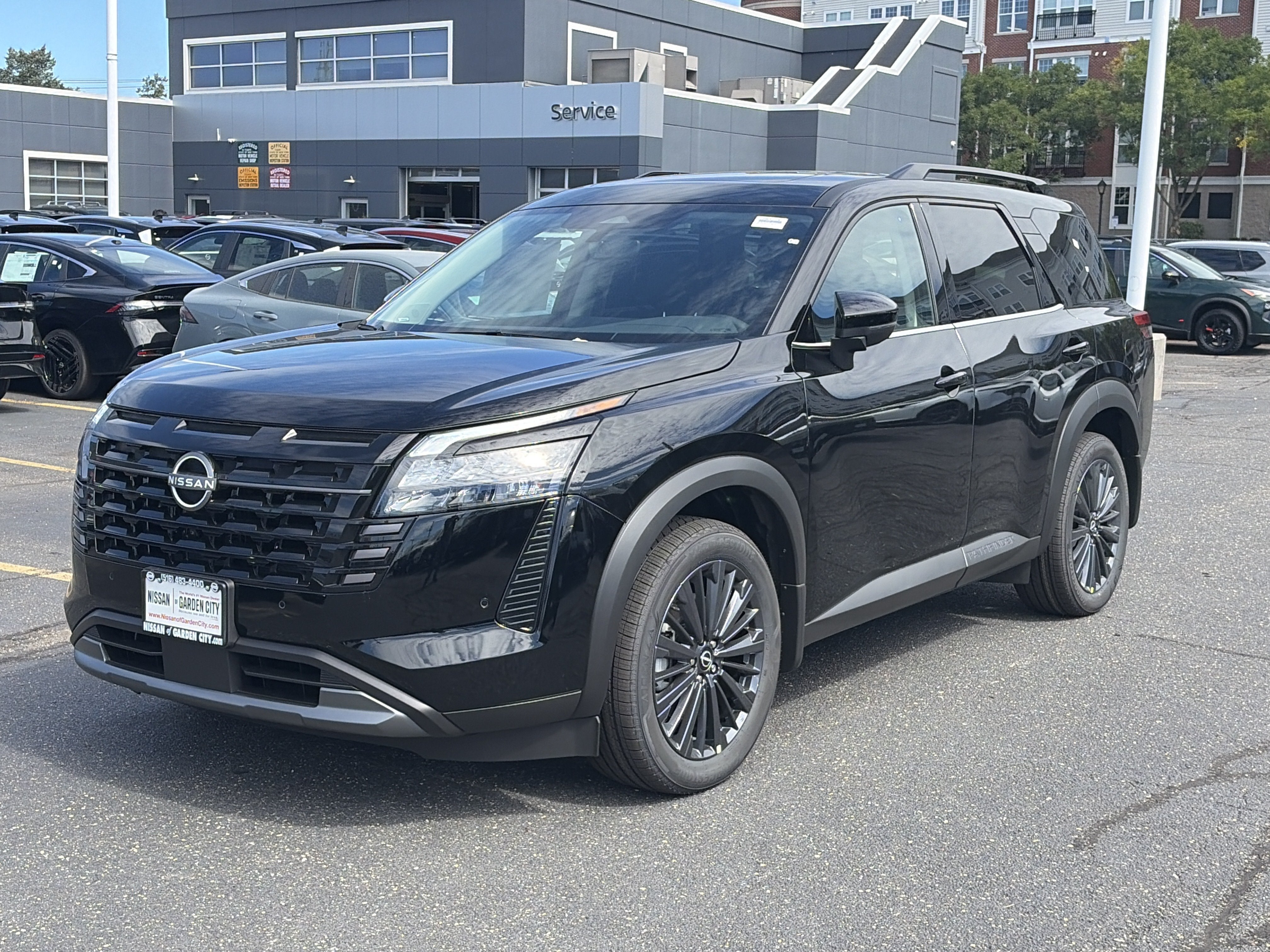 2026 Nissan Pathfinder SL
