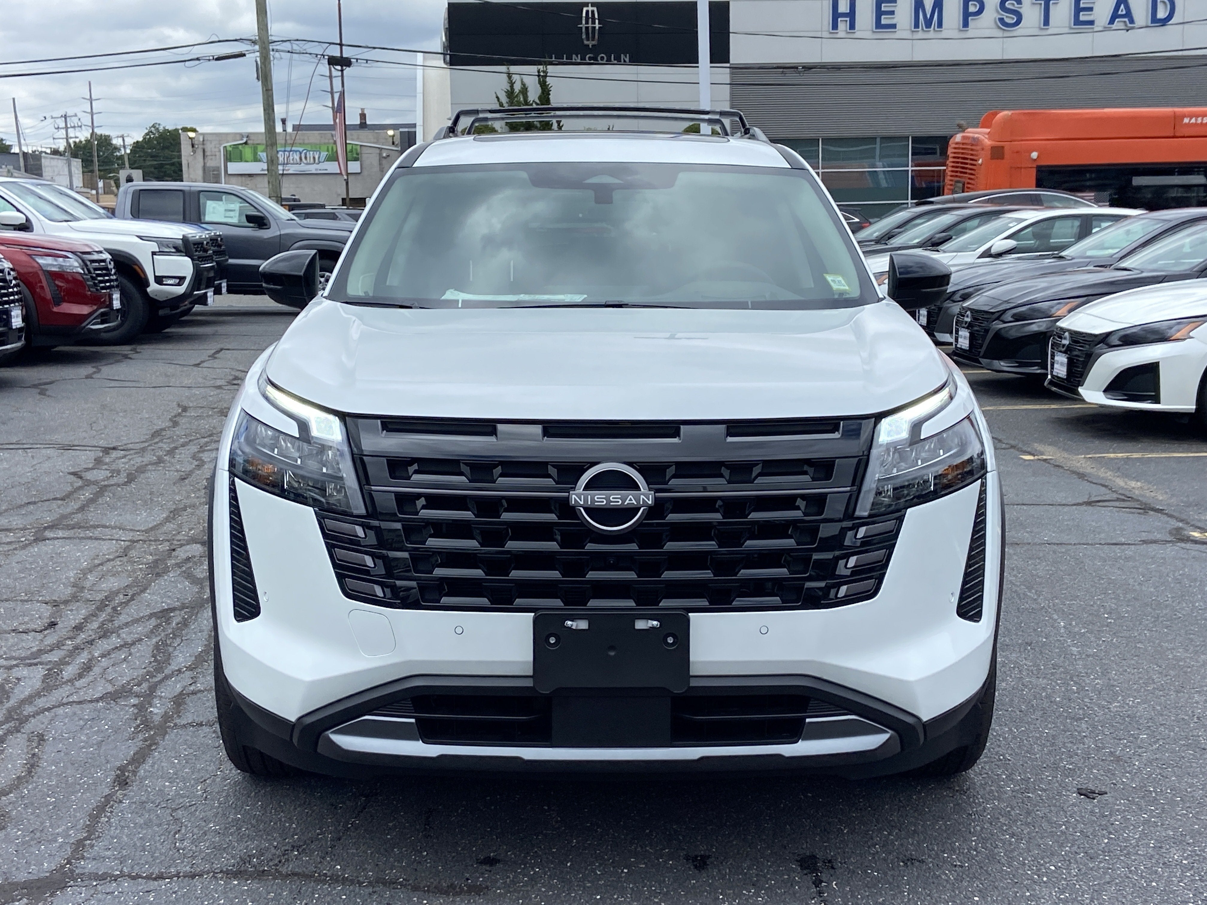 2026 Nissan Pathfinder Platinum