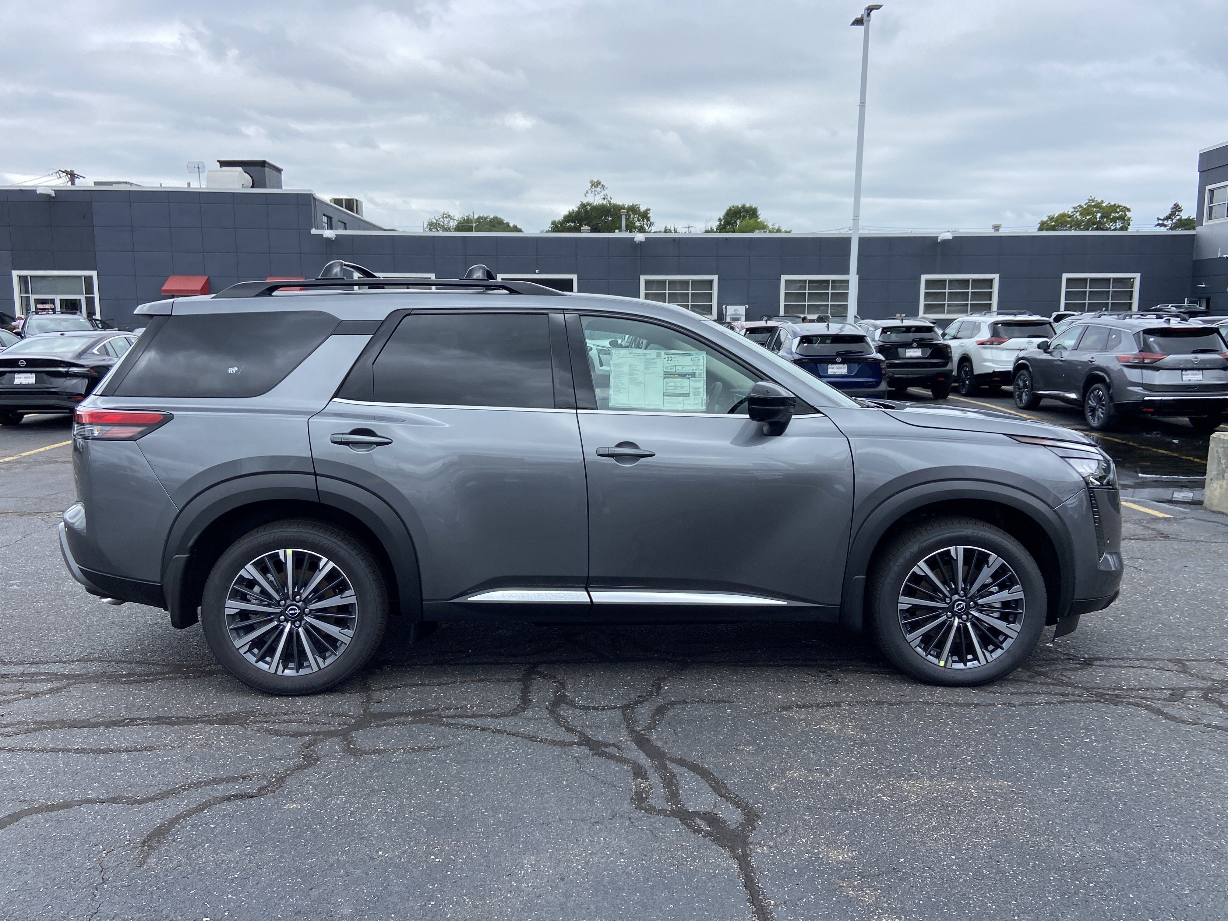2026 Nissan Pathfinder Platinum