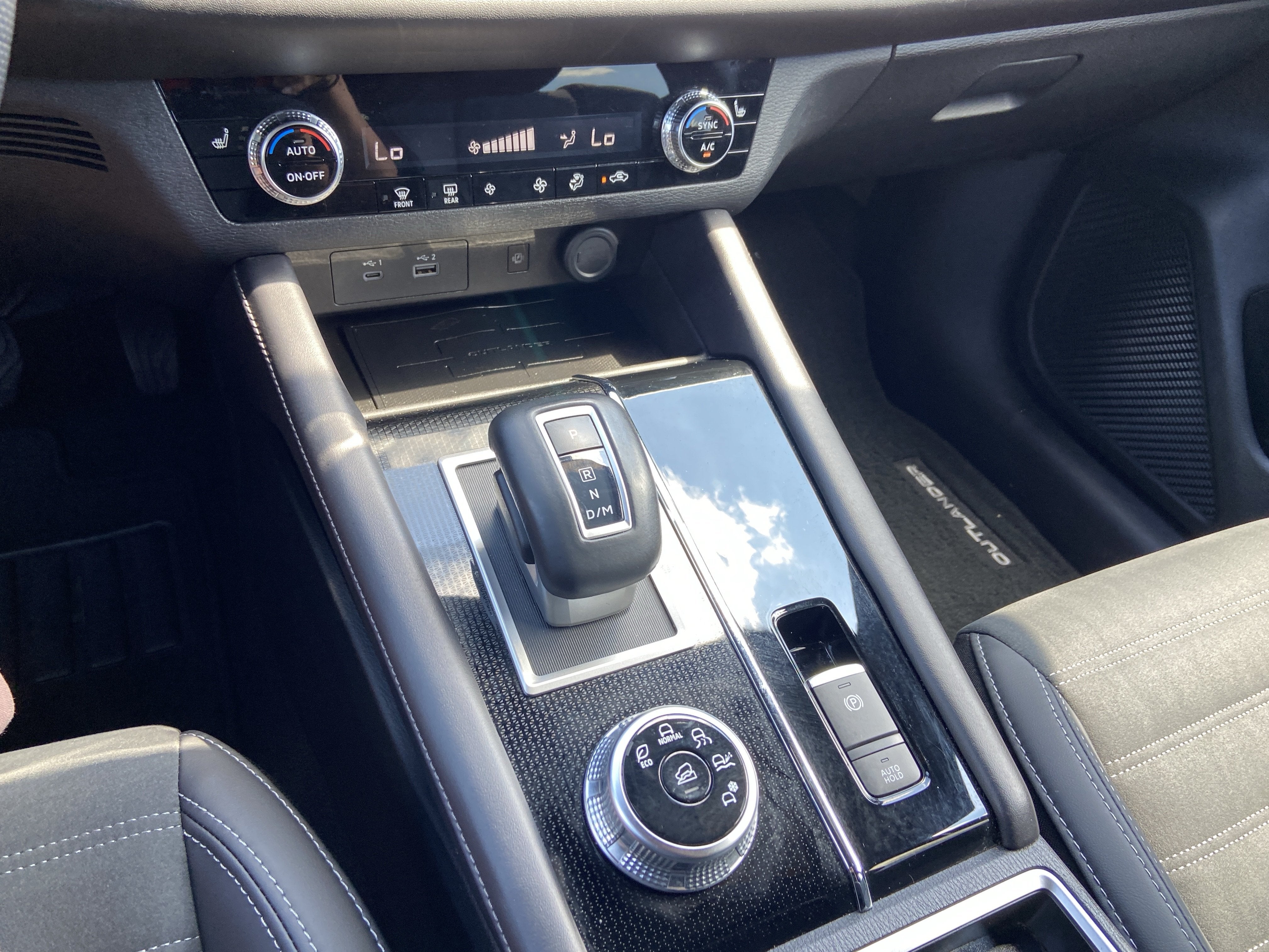 2024 Mitsubishi Outlander SE BLACK EDITIO