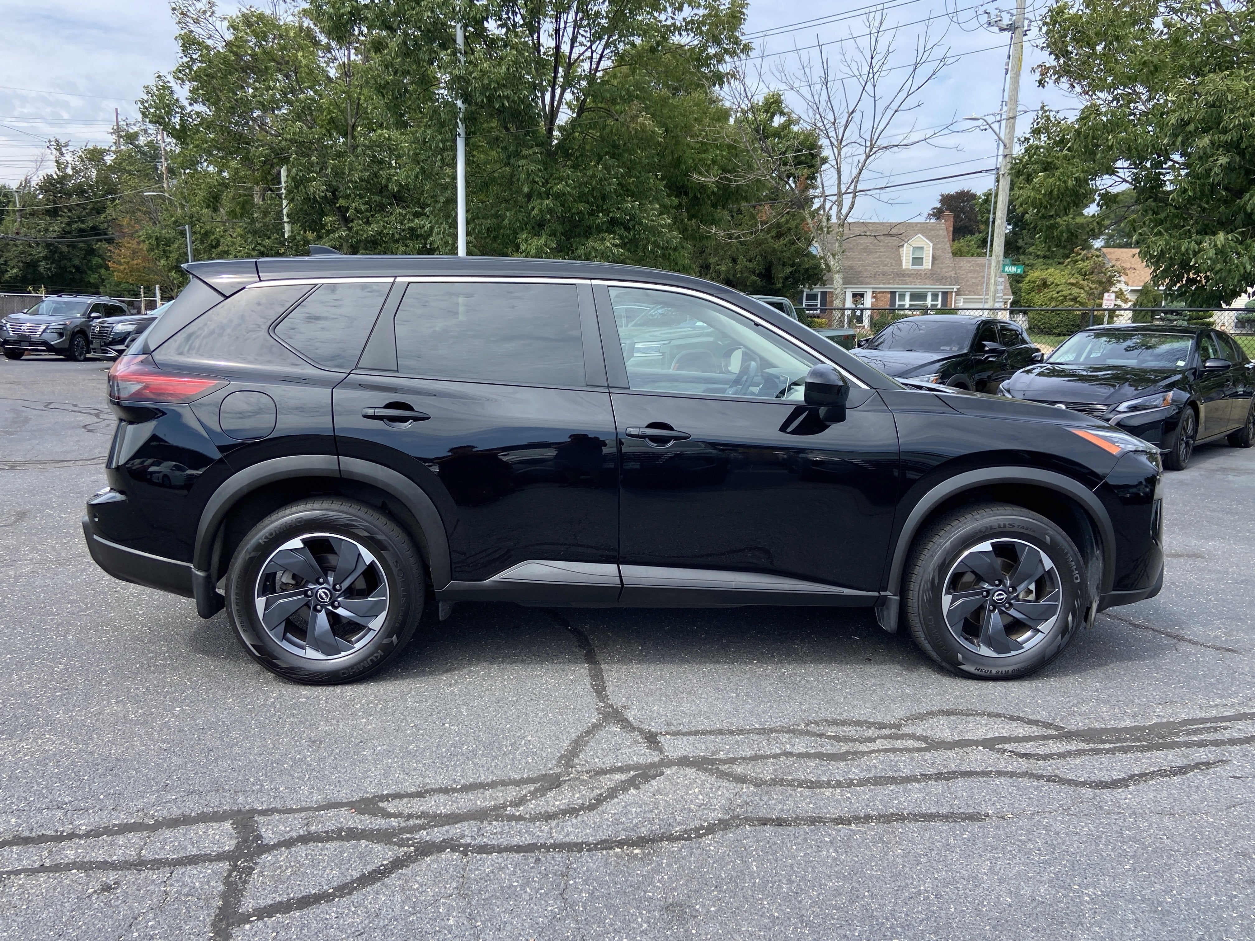 2025 Nissan Rogue SV